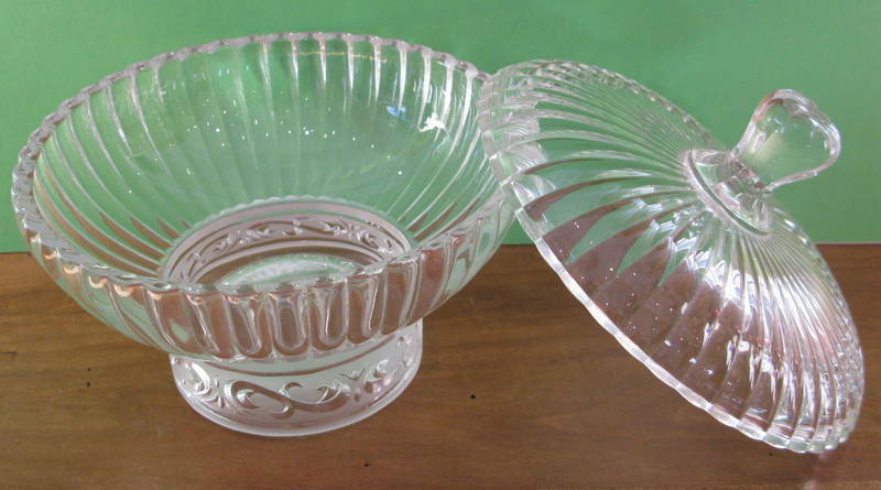 Glass or moulded crystal drageoir,