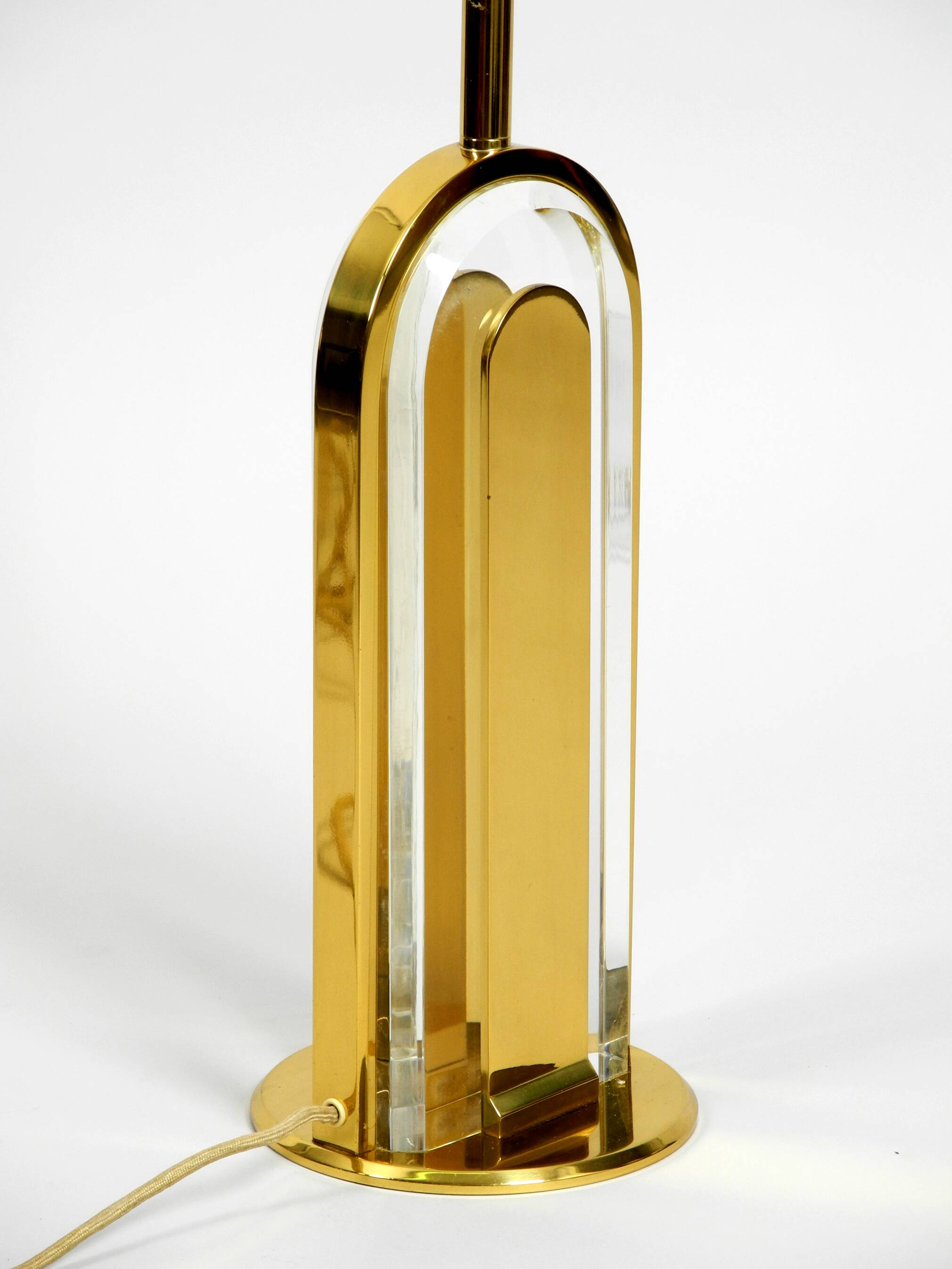Lampe de table en verre et laiton XXL des années 1970 de la collection Vereinigte Werkstätten.