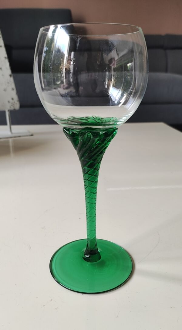 Lot 6 x Verres pied boule. En cristal Bohème. Tige torsadée florale