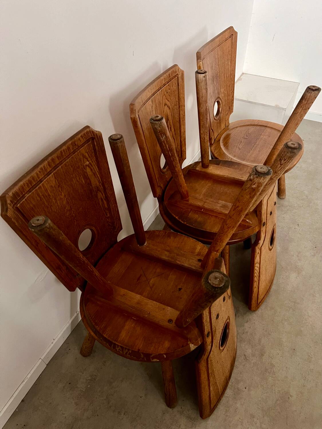 Set of 5 vintage 70s Brutalist design solid wood chairs