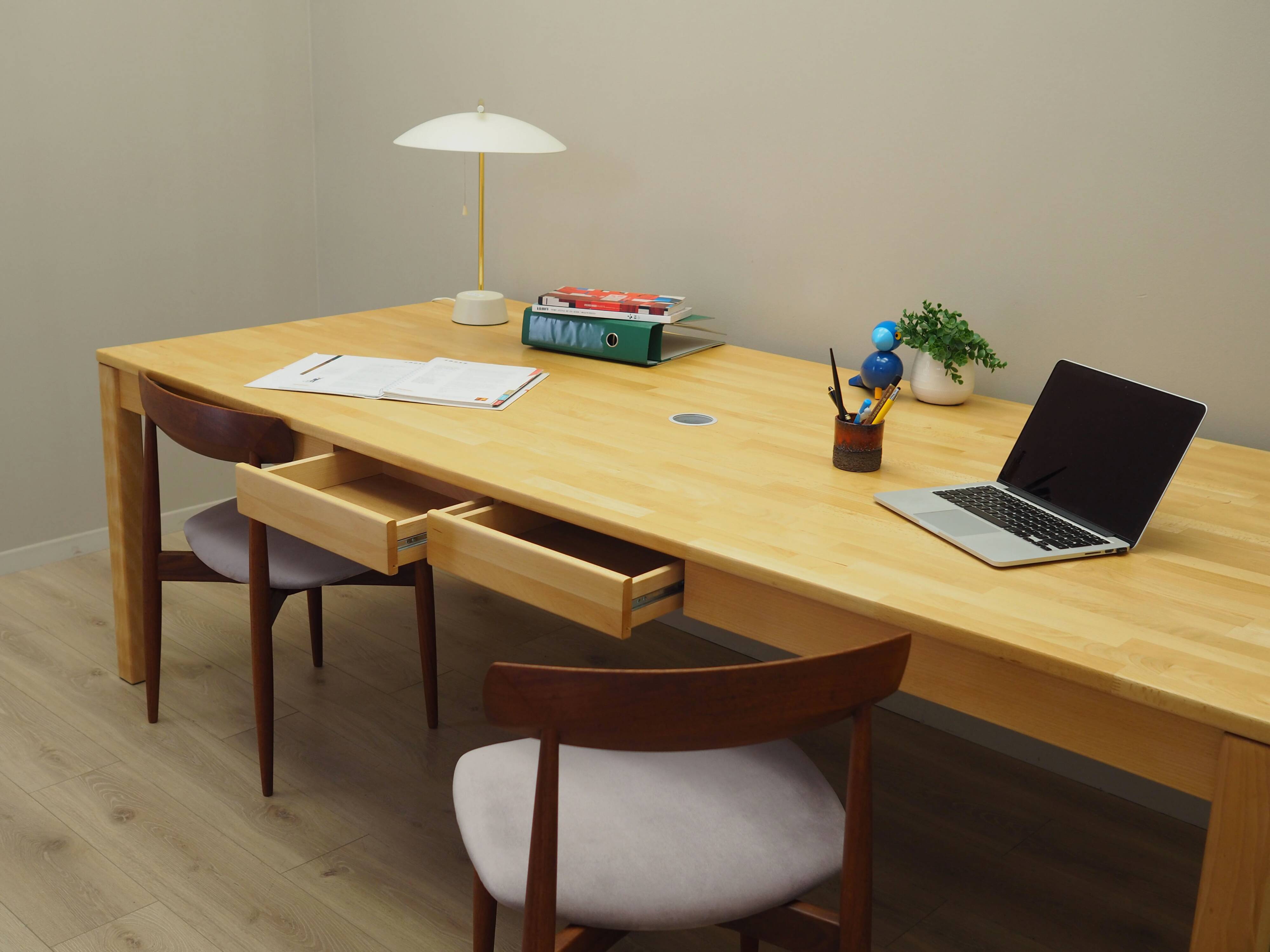 Bureau en hêtre, design danois, années 1980, production : Danemark