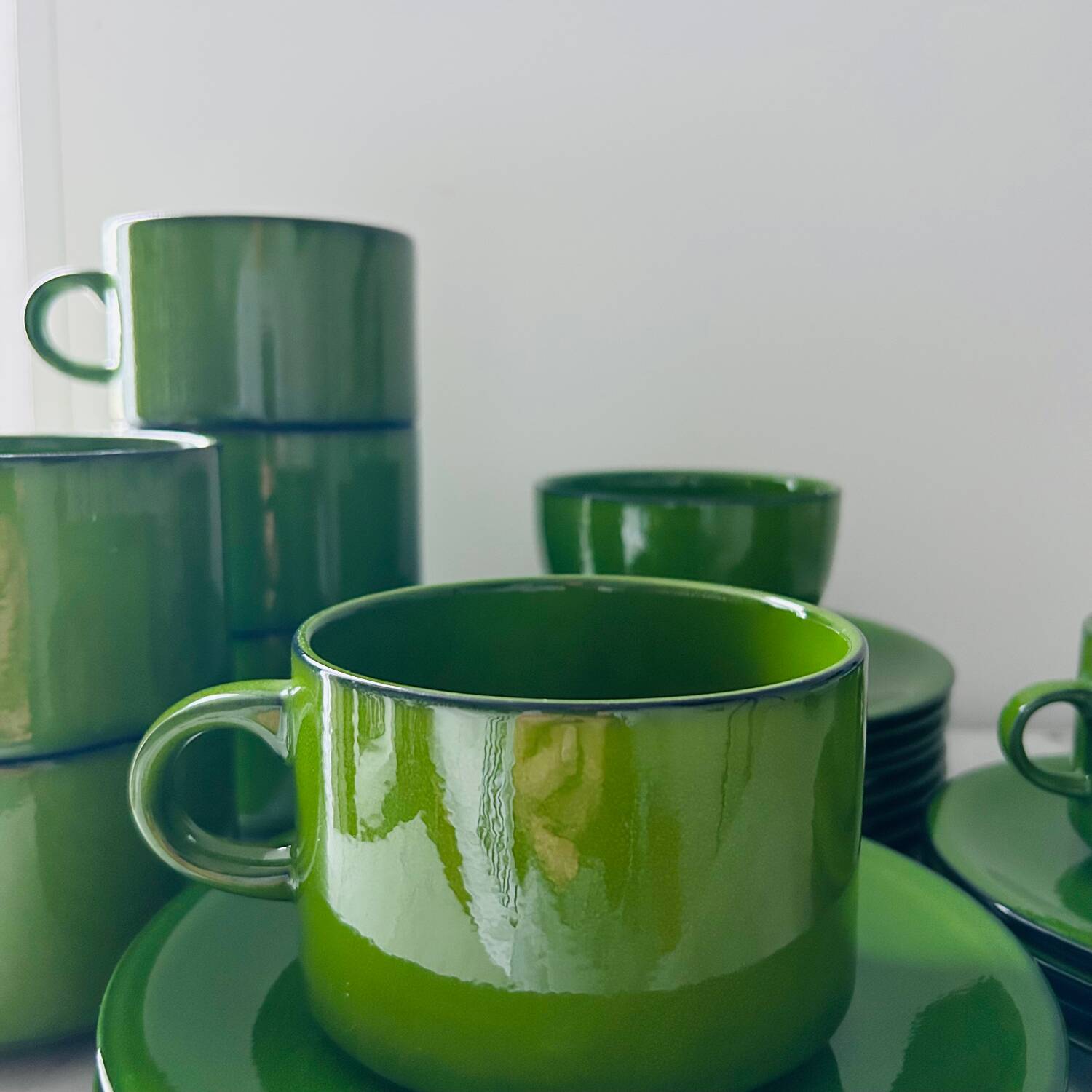 Set of 25 dessert and coffee pieces