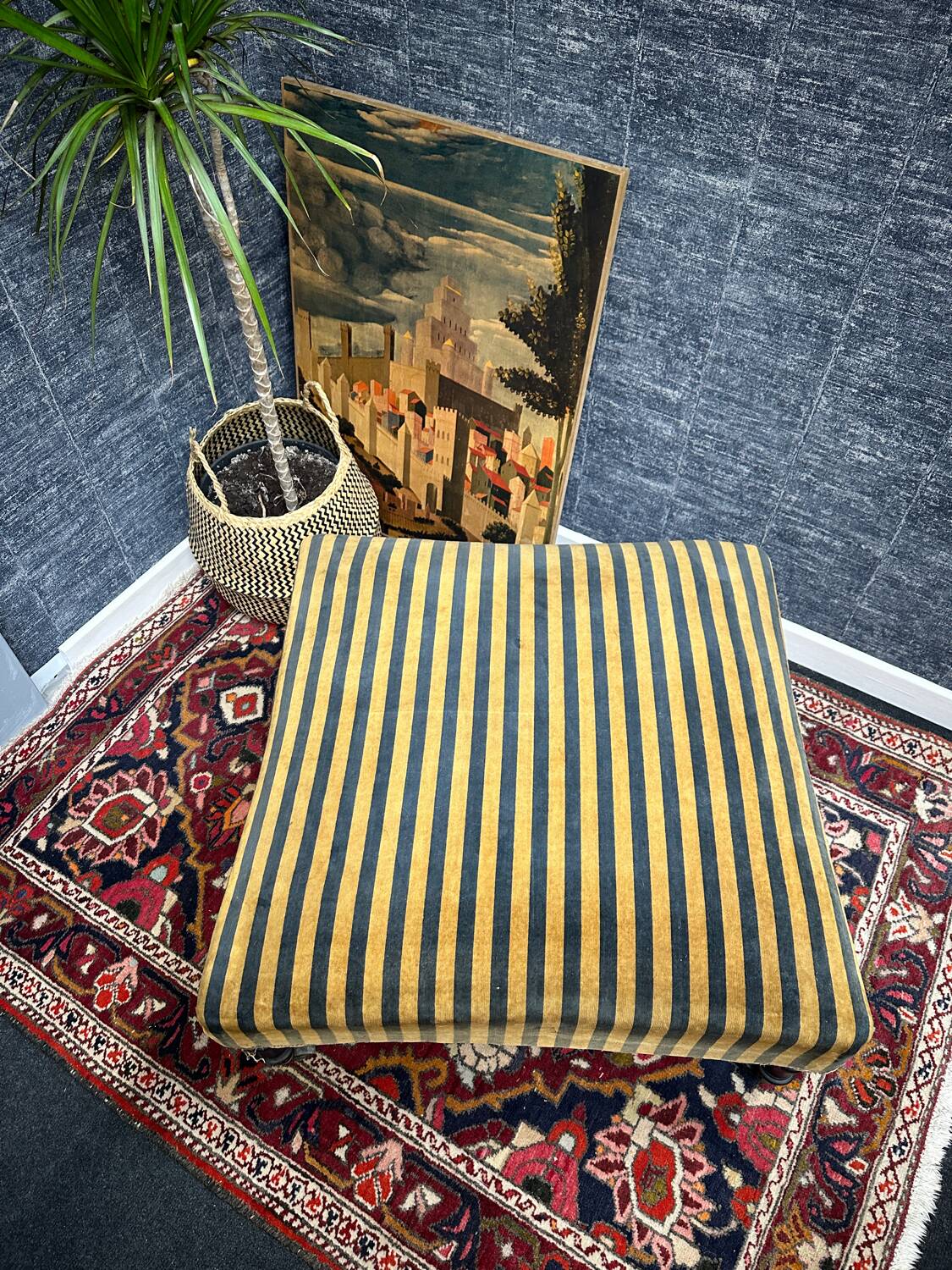 For / vintage living room square