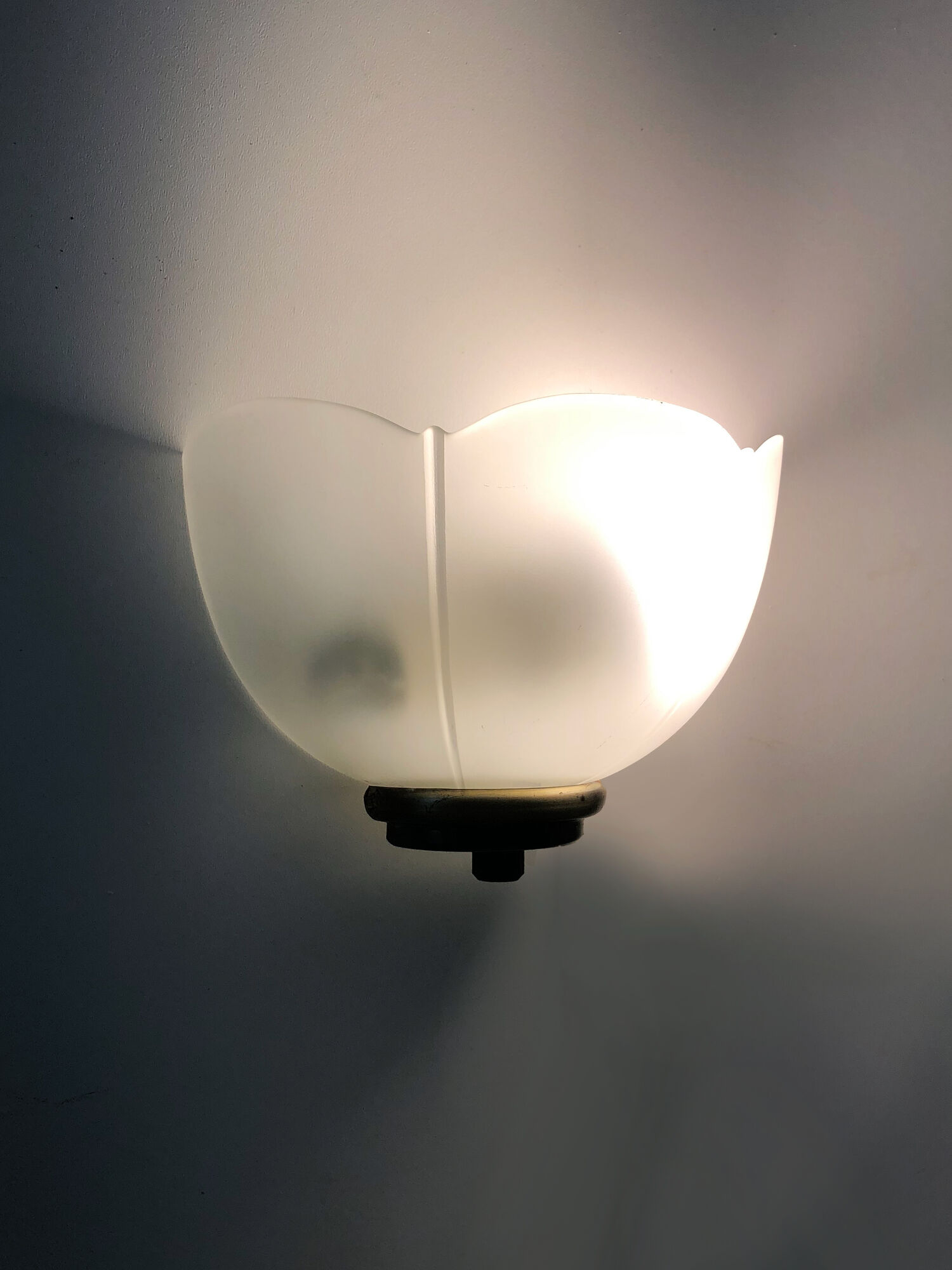 Pair of Vianne wall sconces in gilded metal and white shell-style glass