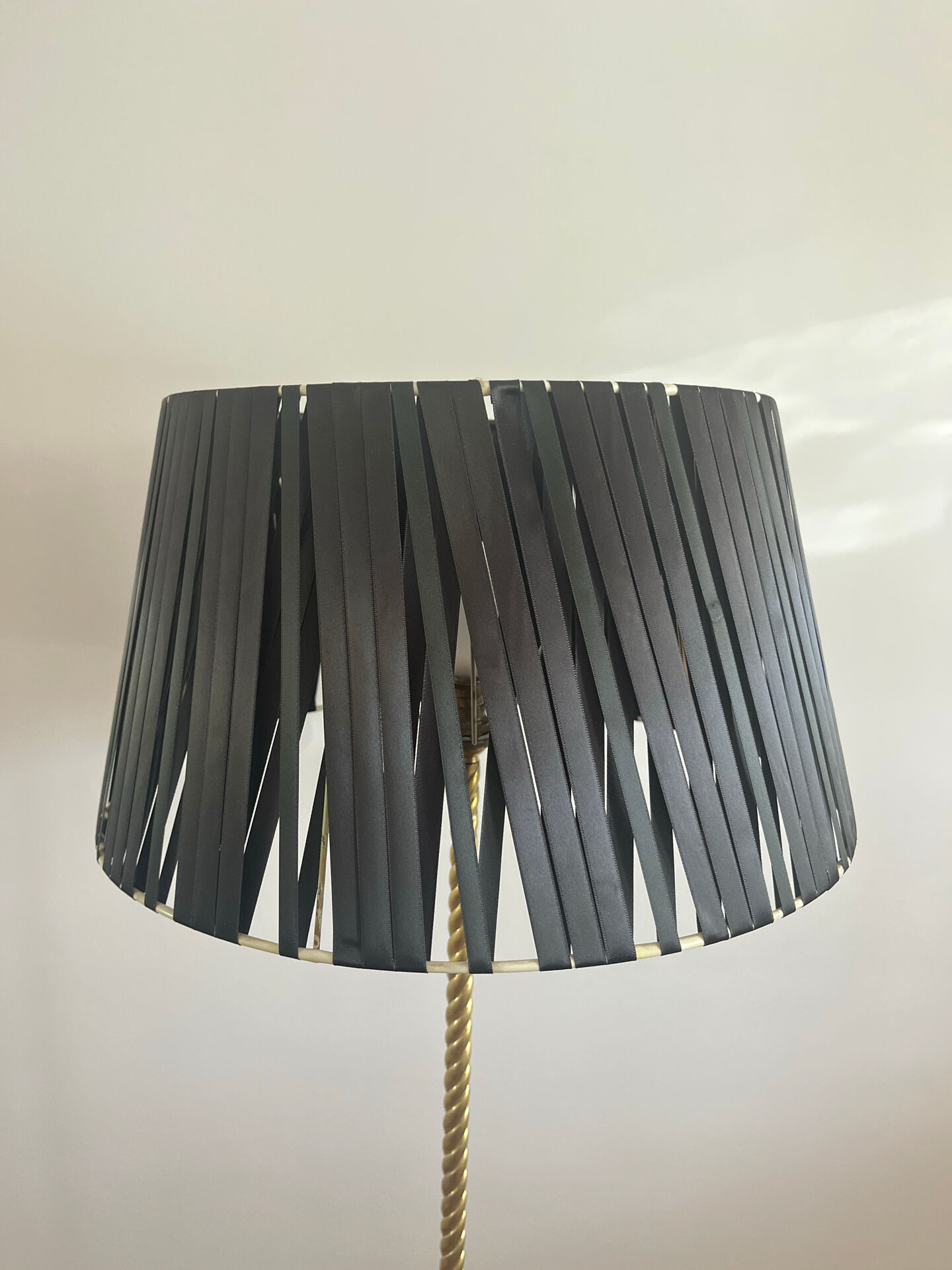 Lampadaire sur pied Art déco noir et doré