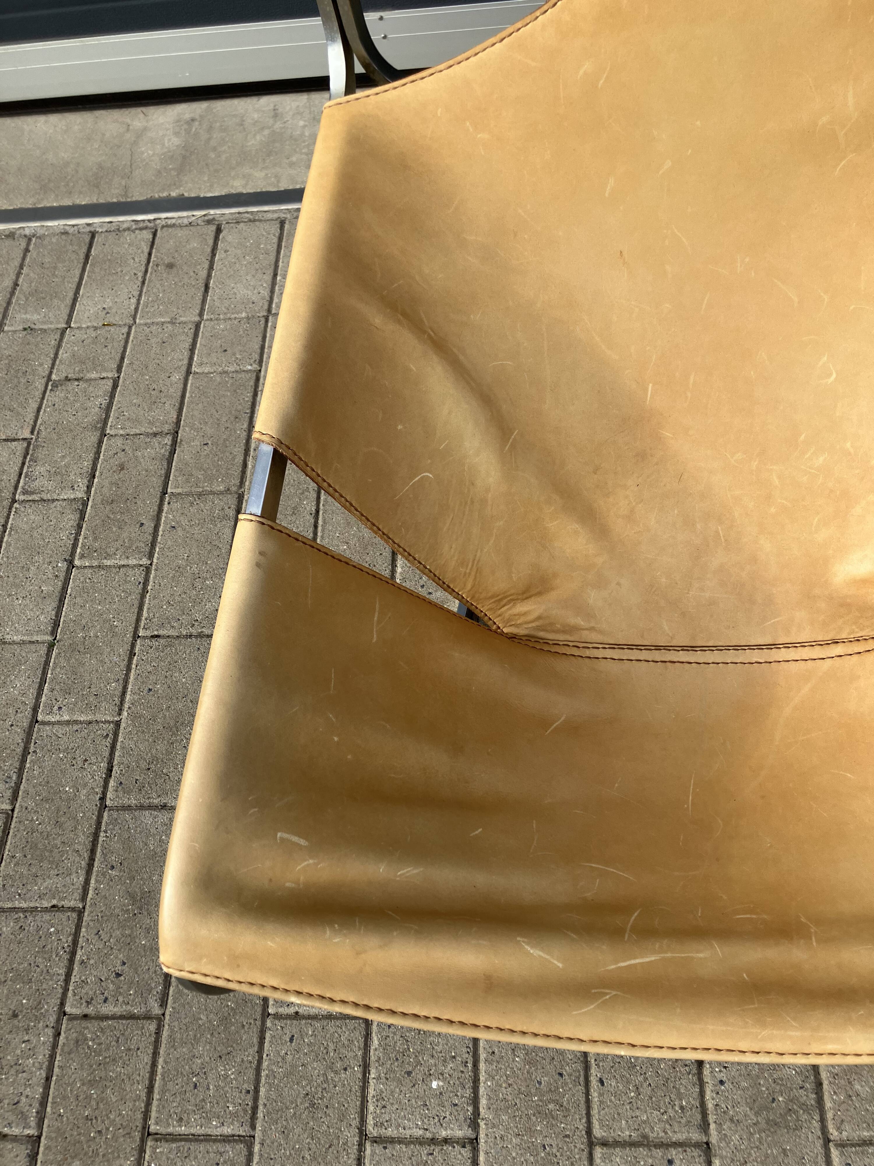 Artifort F444 van Pierre Paulin, natural camel leather