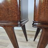 Paire de tables de chevet en acajou avec poignées en verre et laiton