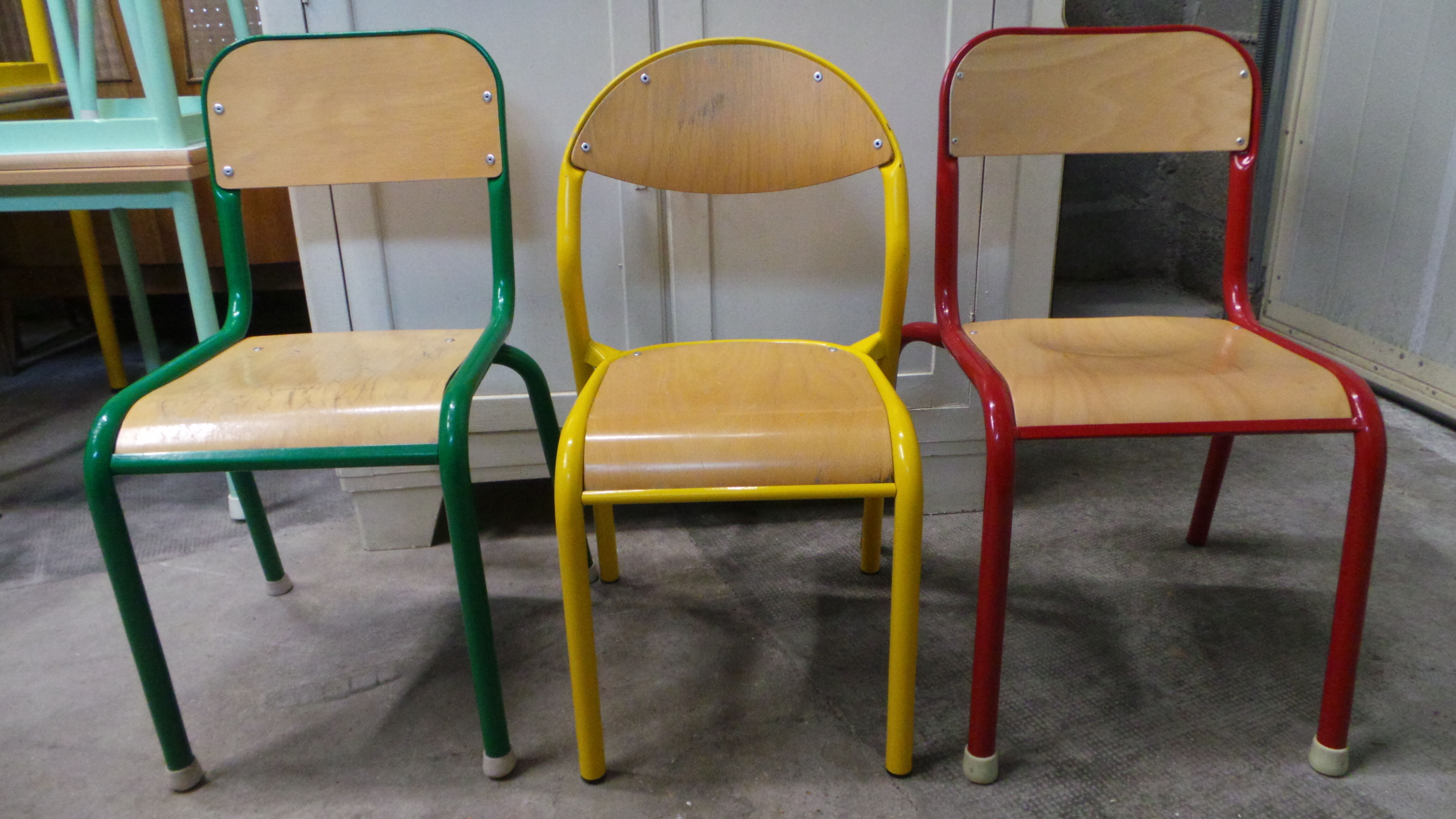 Chaises maternelles vintage