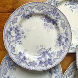 8 flat ironware plates Bouquets, Creil and Montereau late 19th century