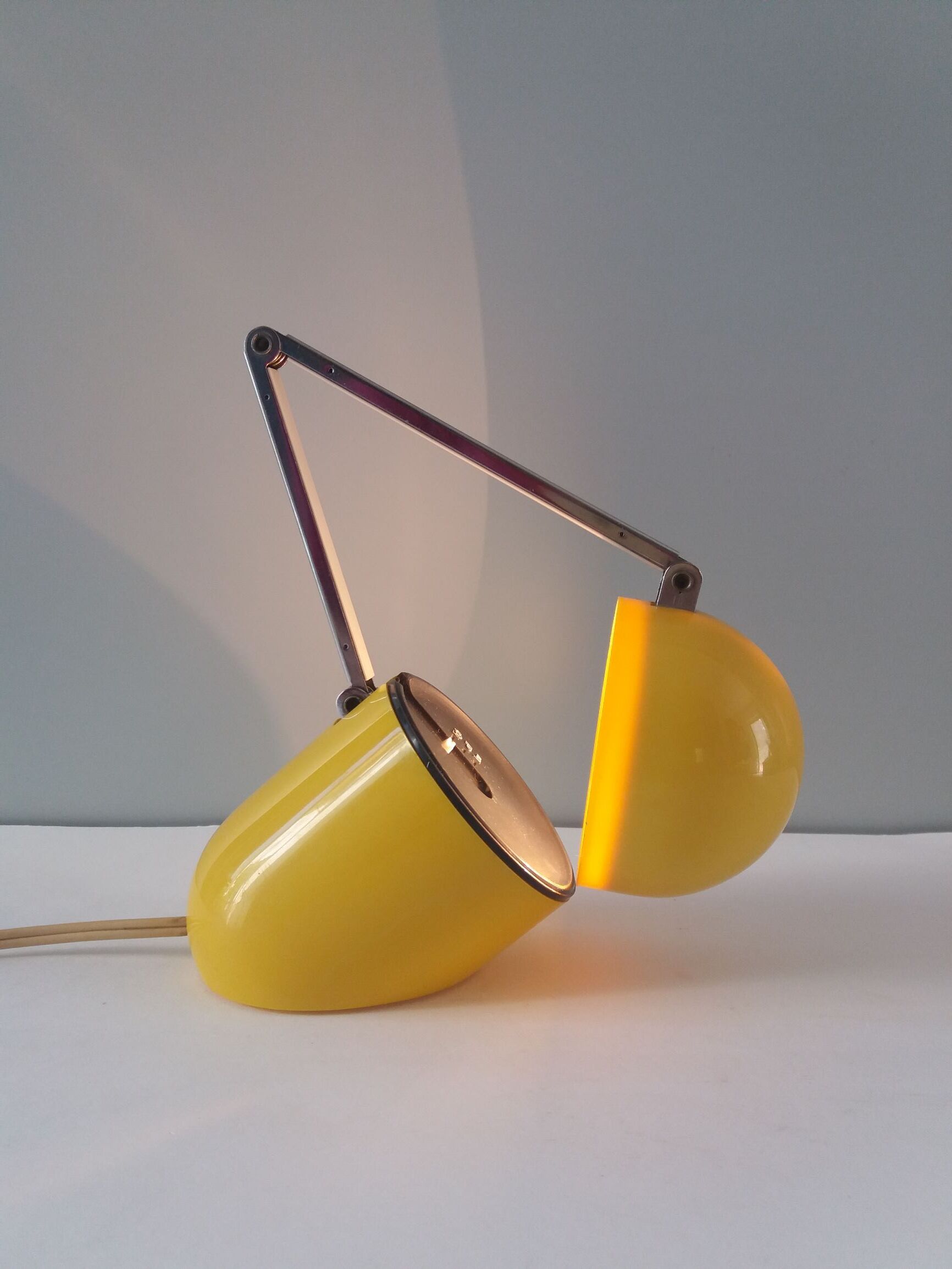 Kreo-Lite NA718 aiai desktop lamp by Sapporo