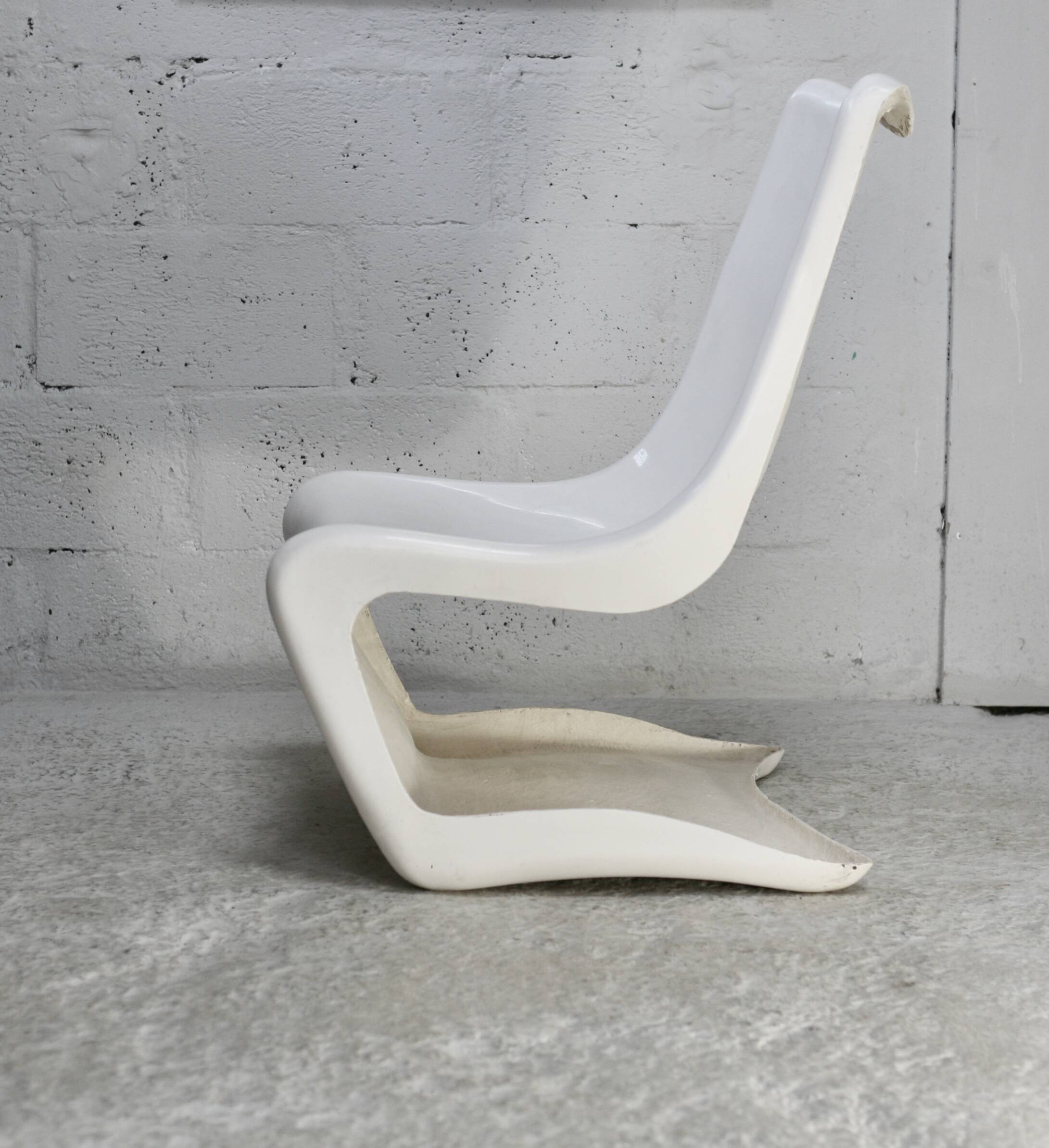 "Space age" armchair. Fiberglass. White lacquered. circa 1970