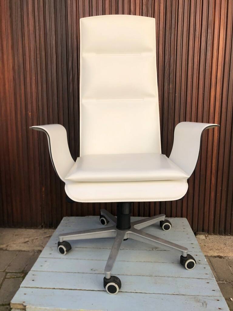 Wing Mariani executive chair