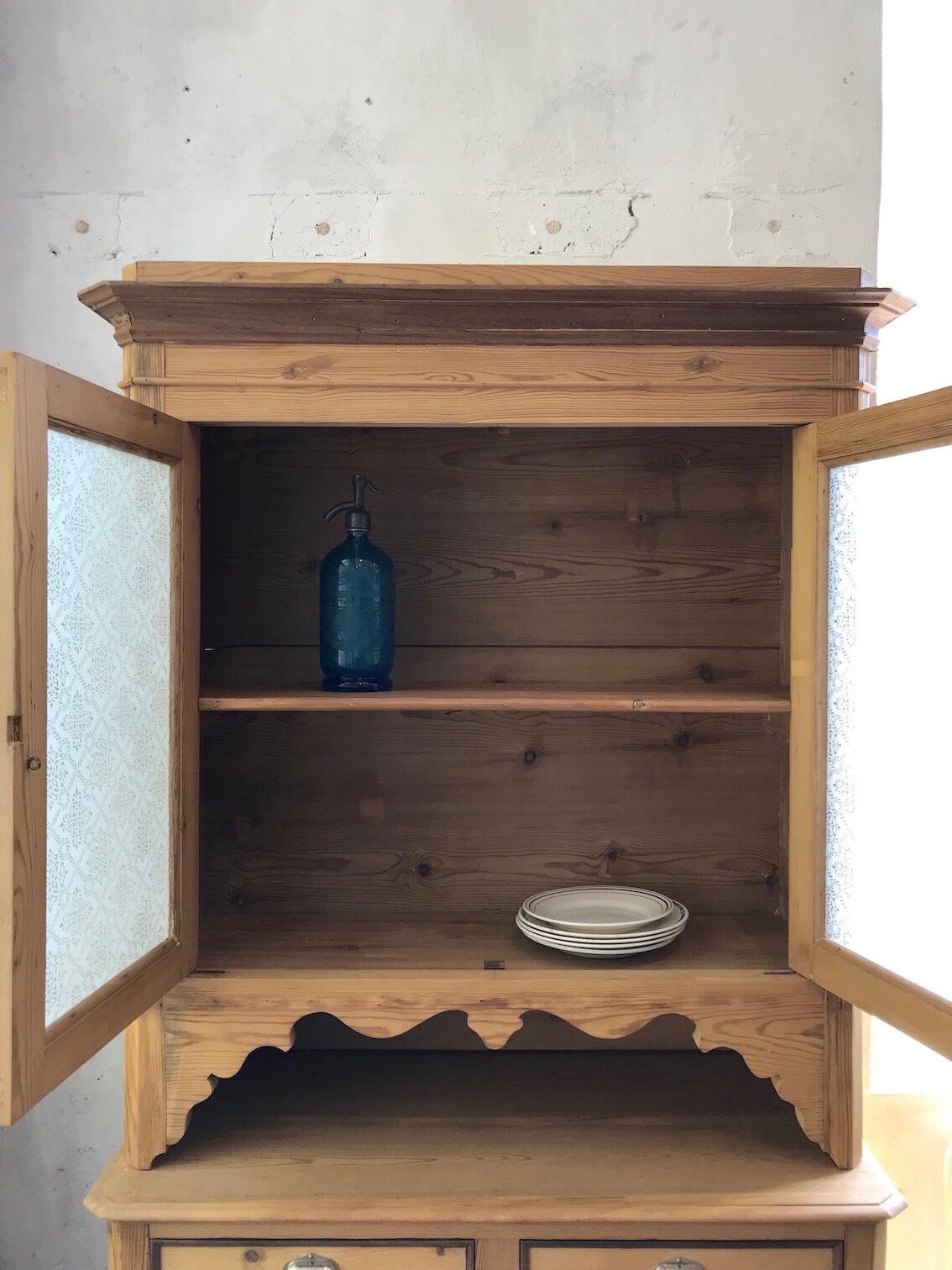 Buffet two bodies in raw pine