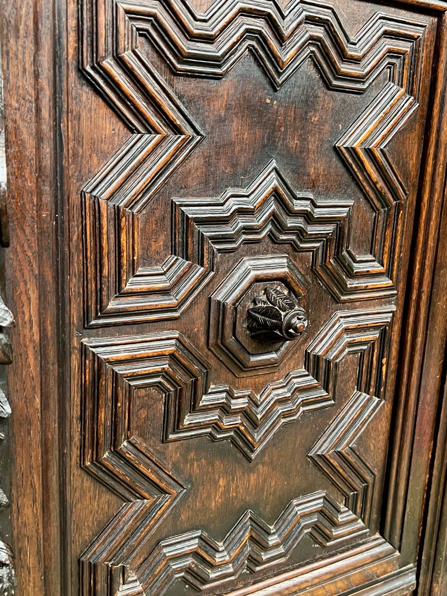 Commode de style Renaissance.