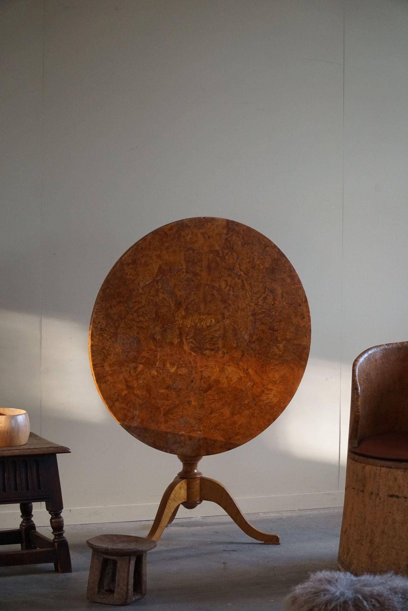 Antique Swedish round folding table in burl wood, early 19th century.