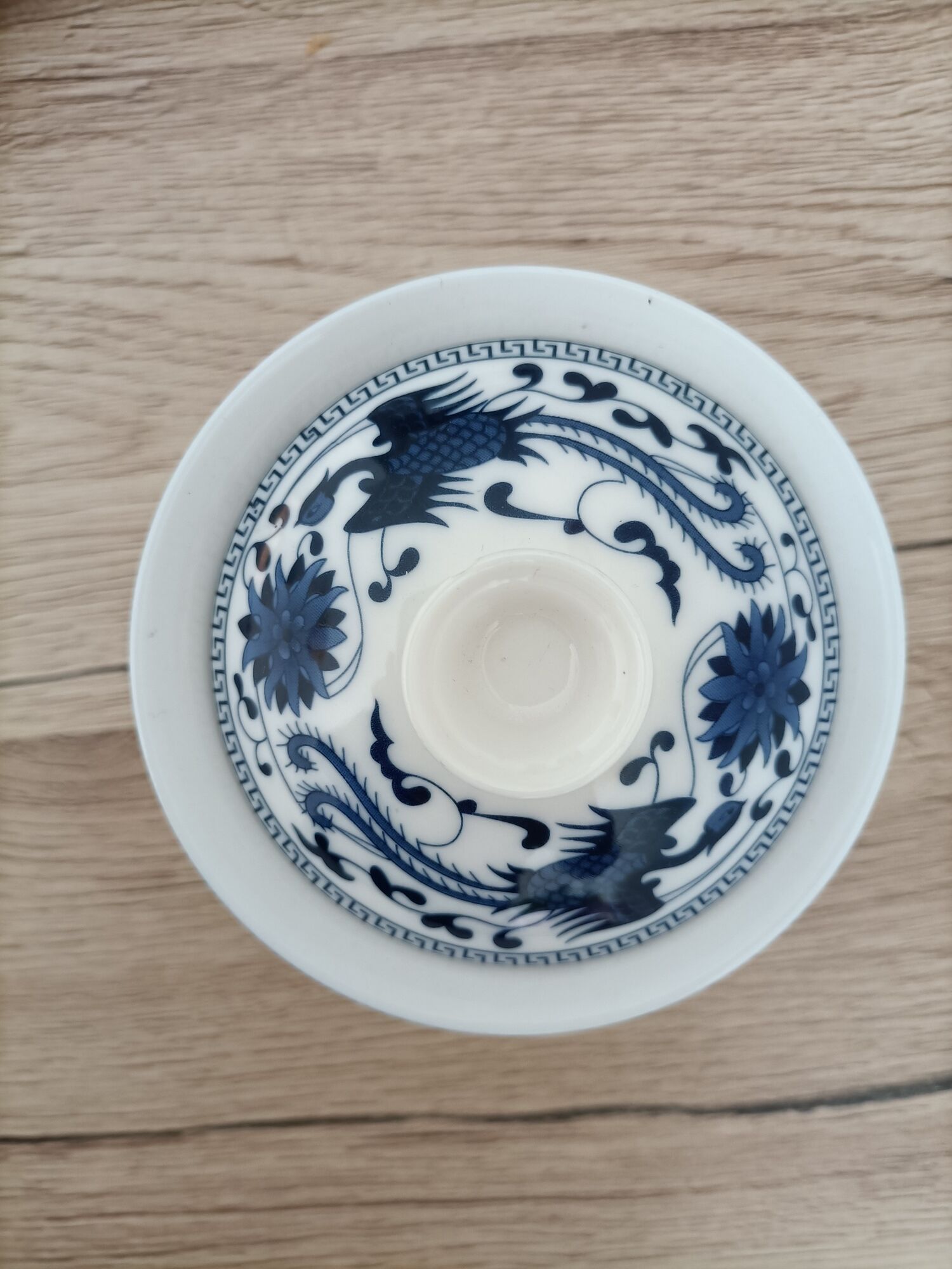 Gaiwan traditional chinese tea set in blue and white porcelain