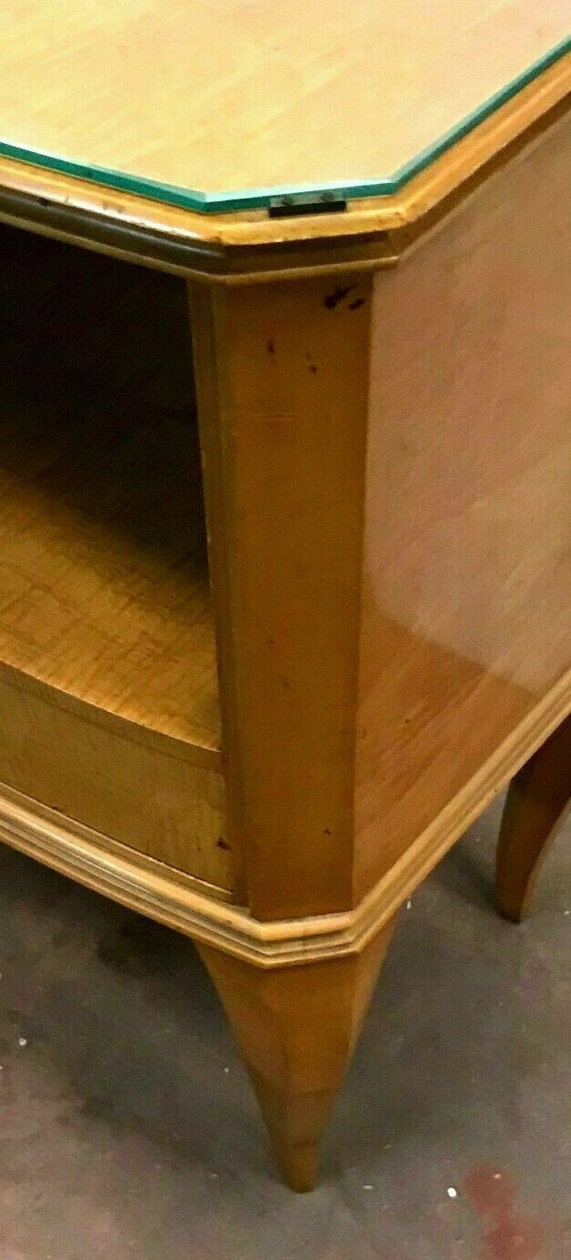 Pair of art deco bedside tables in 20th century light wood veneer