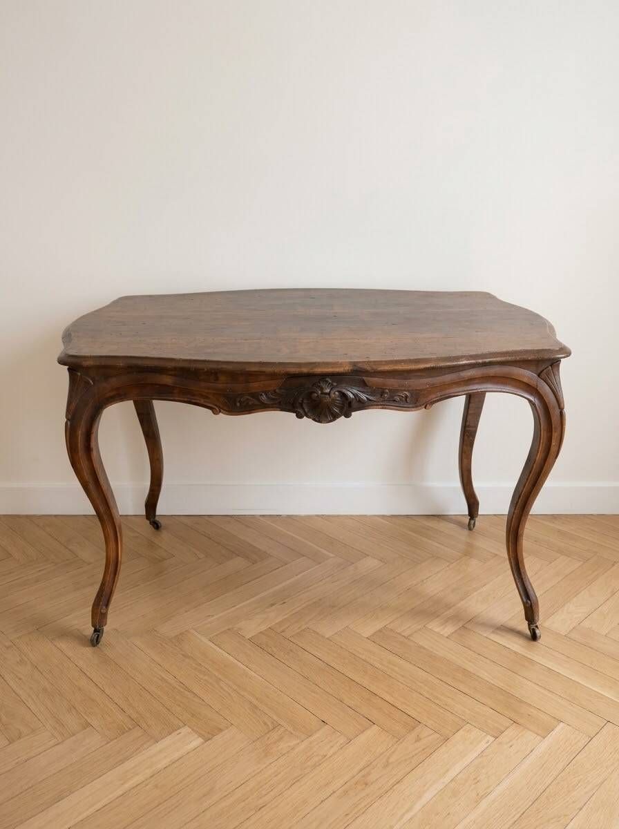 Louis XV coffee table in carved solid wood.