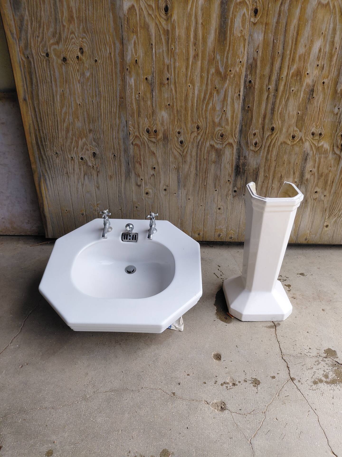 Enamelled white washbasin 1930