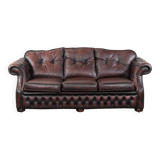 Red 2.5-seater Chesterfield sofa on wheels in English style