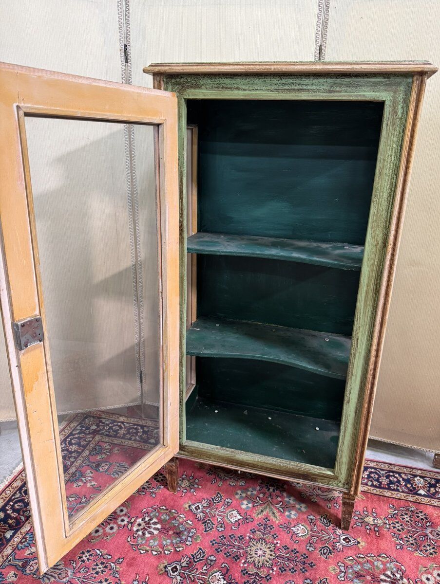 Venetian display cabinet in painted wood