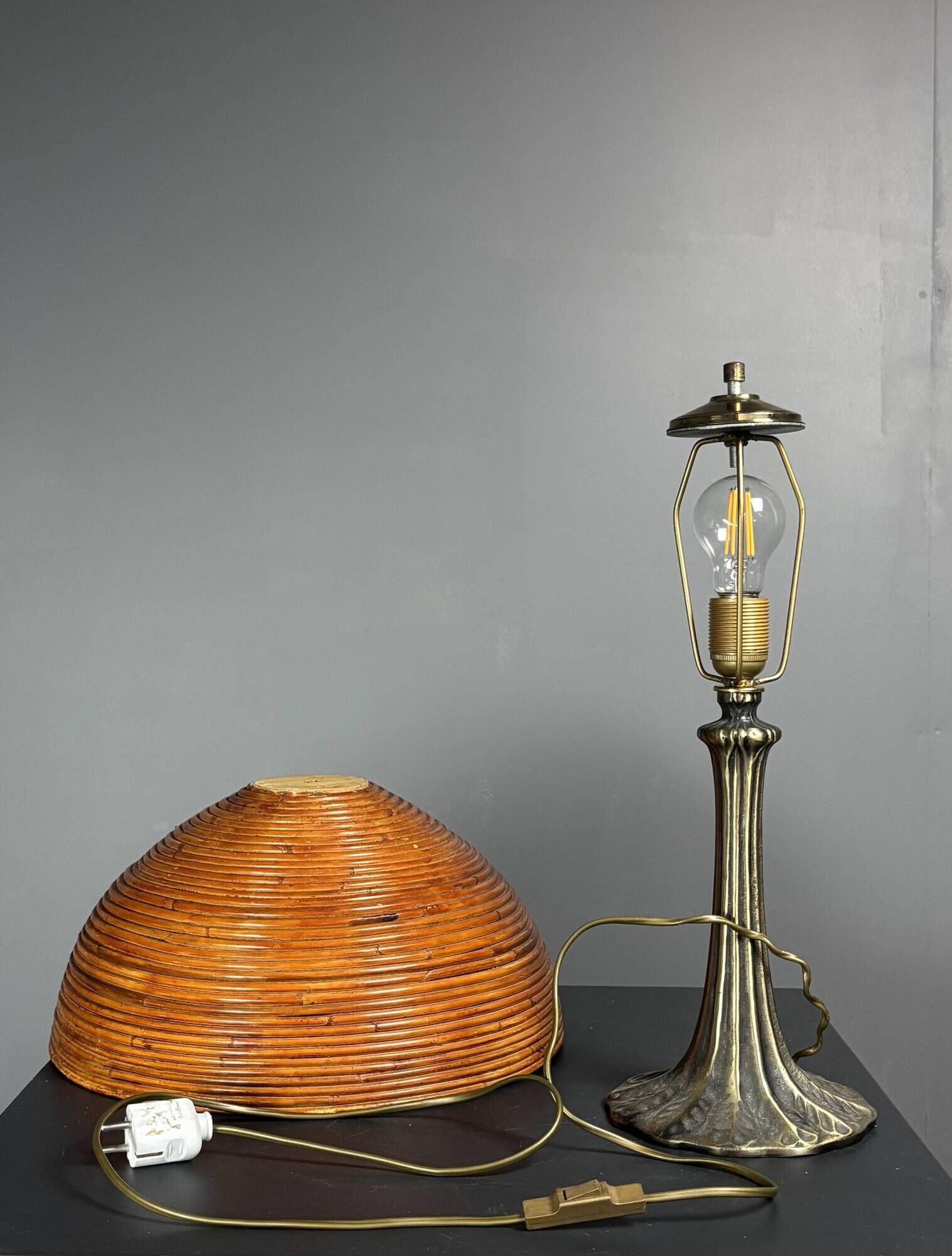 Midcentury mushroom pencil reed rattan bamboo and brass table lamp, 1970s