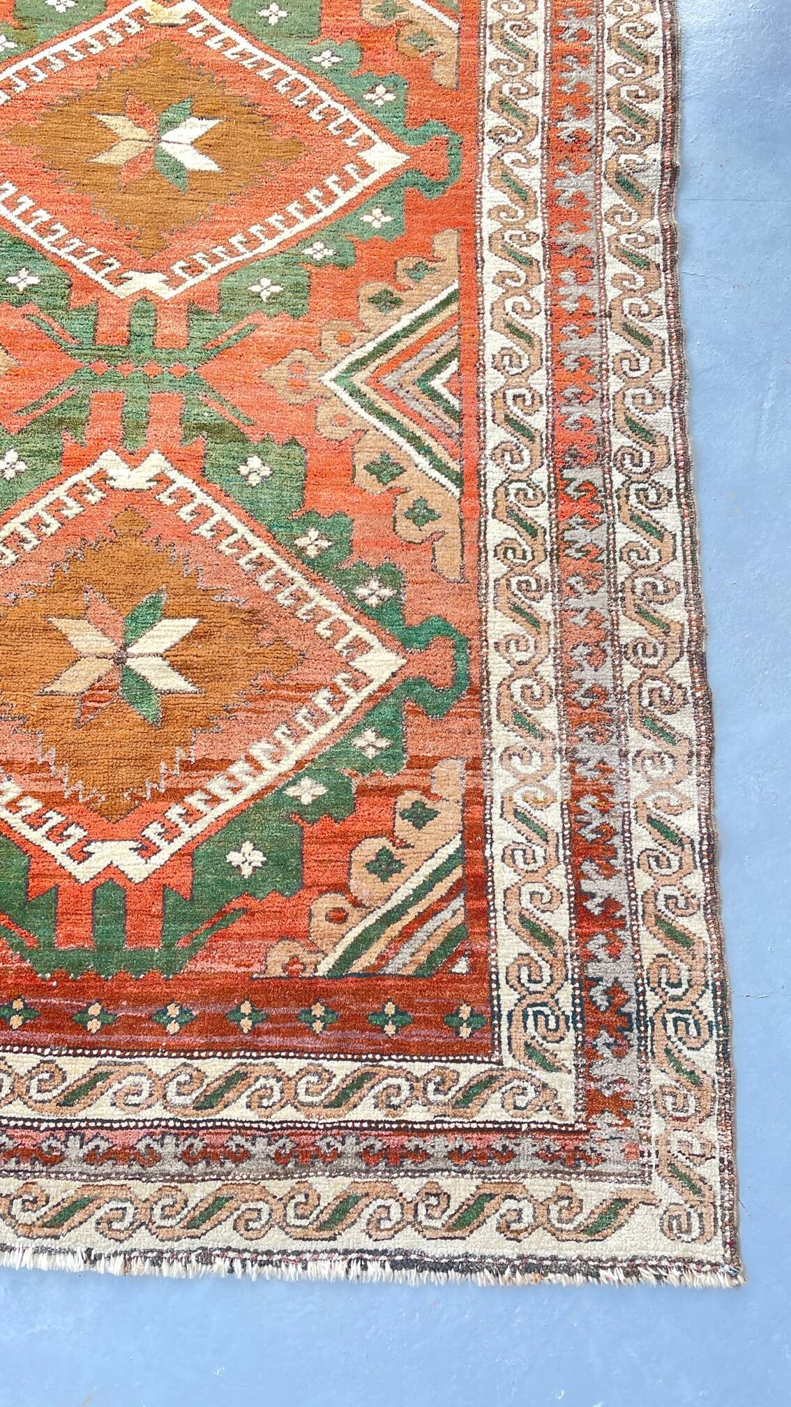 Vintage pure wool handcrafted oriental rug - 143cm x 208cm