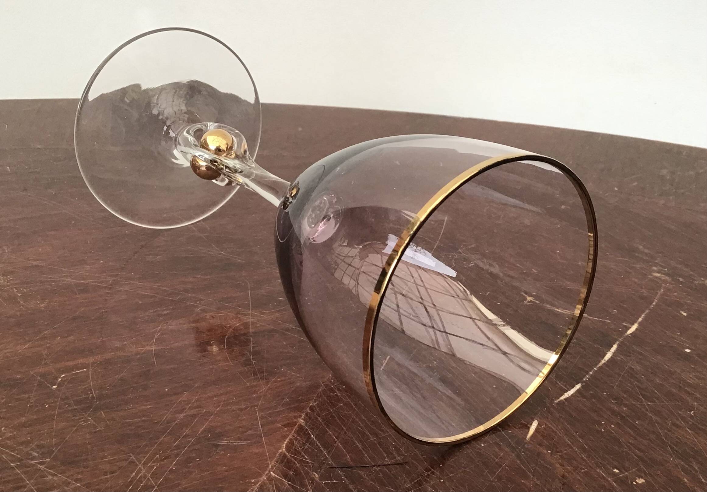 Joseph Stanik 6 red wine glasses of the Zuzanna model in Amethyst color with rims and golden ball