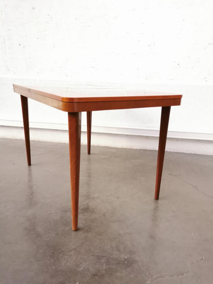 Table with wallet extensions