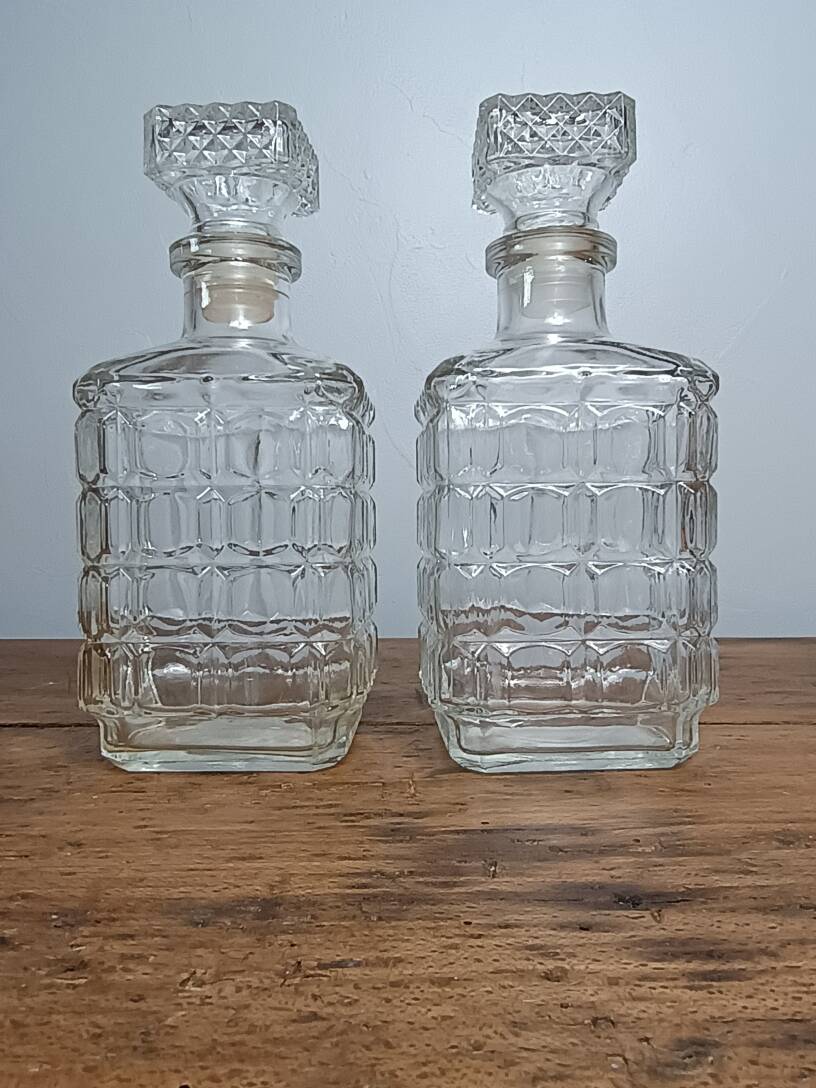 Vintage whisky decanter set