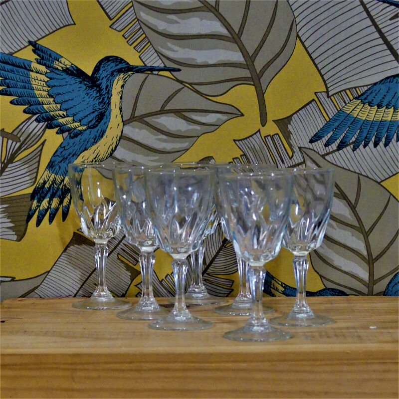 Eight vintage liqueur glasses 70s Luminarc