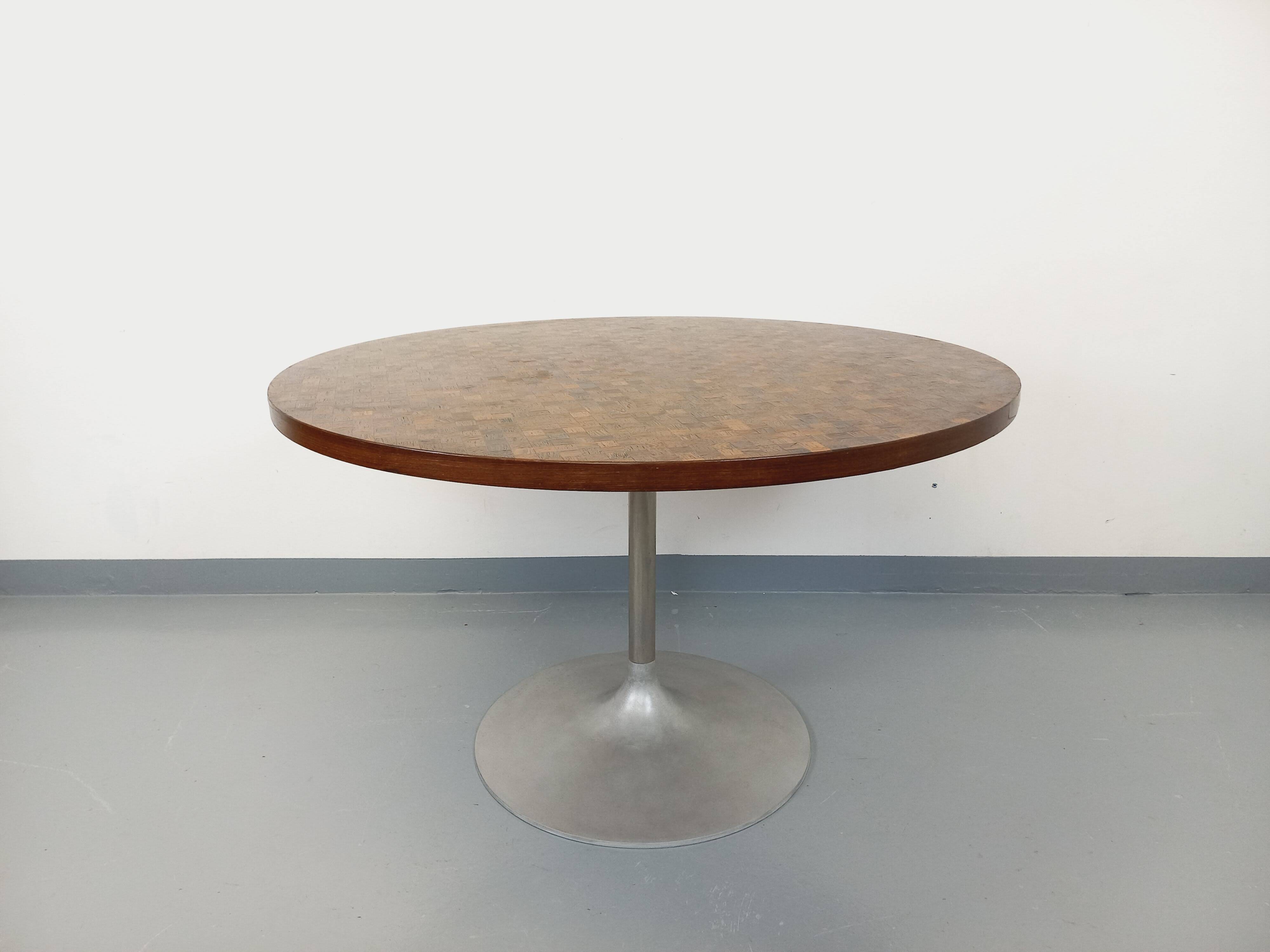 Vintage round tulip dining table by Dieter Wackerlin