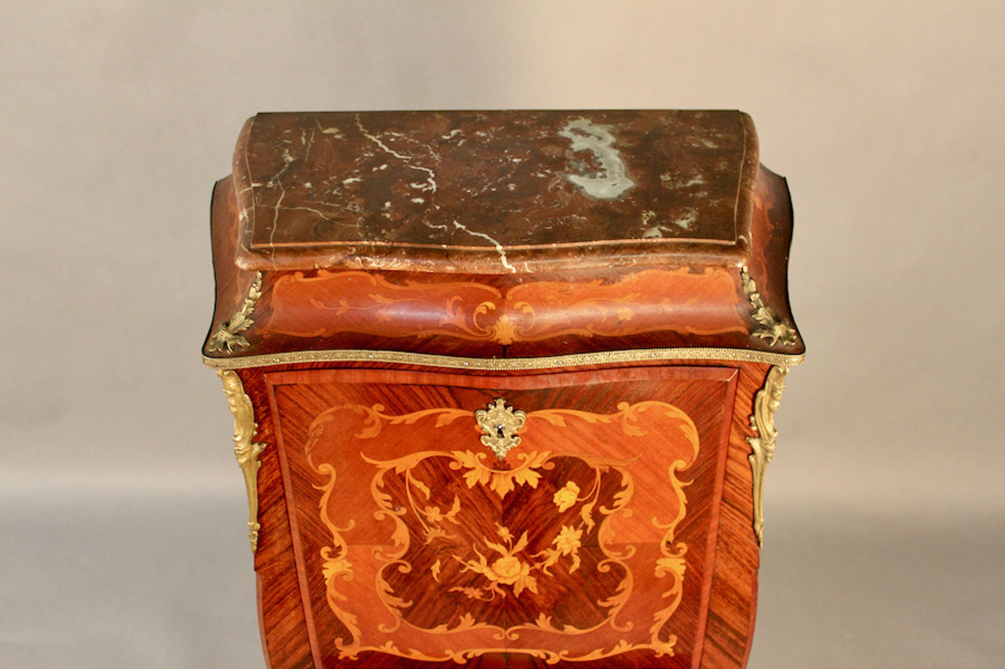 Secrétaire de dame marqueté galbé de style Louis XV