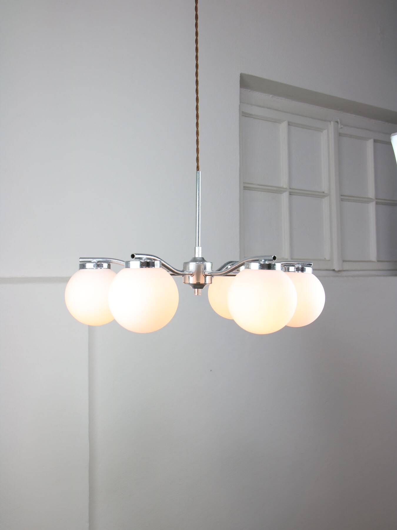 Lustre Vintage en Chrome et Opaline, Italie, années 1970