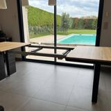 Table en bois massif design contemproain