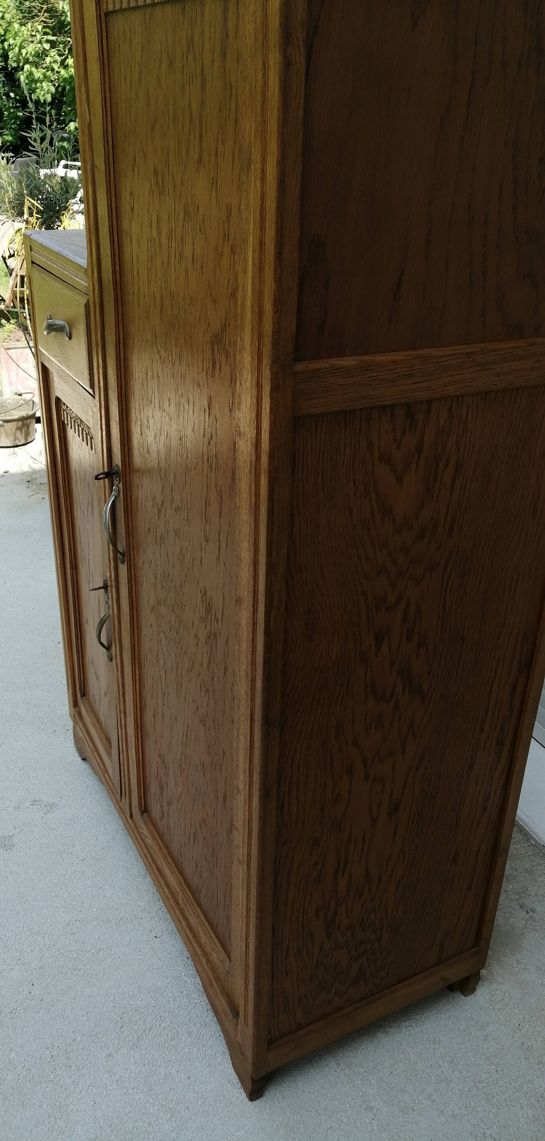 Asymmetrical cabinet
