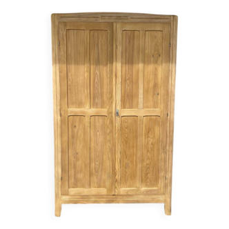 Armoire parisienne