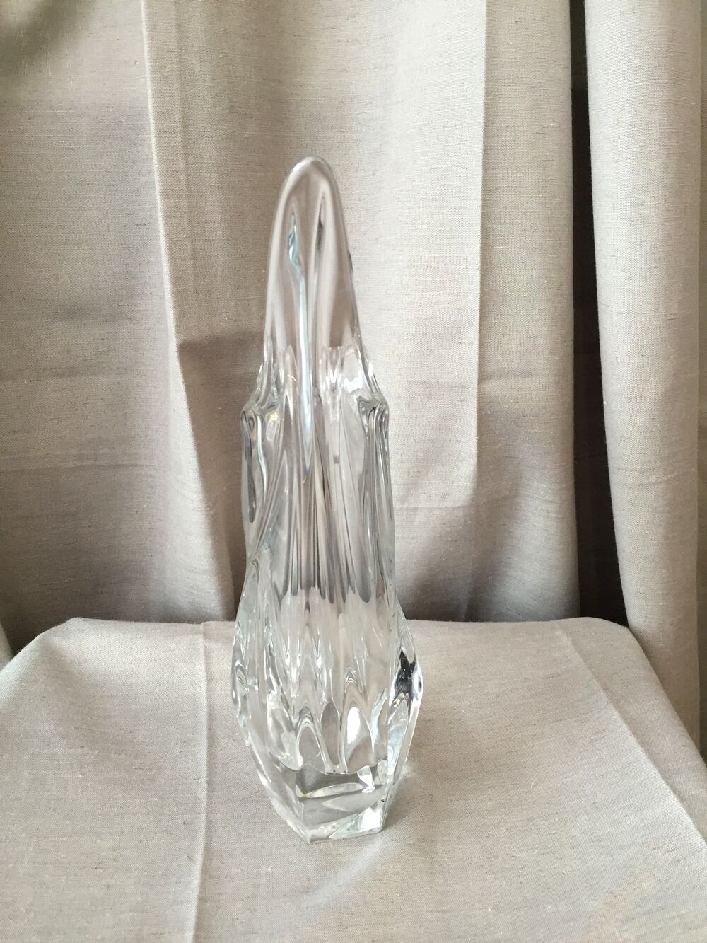 Vase en cristal de vannes de forme elancee