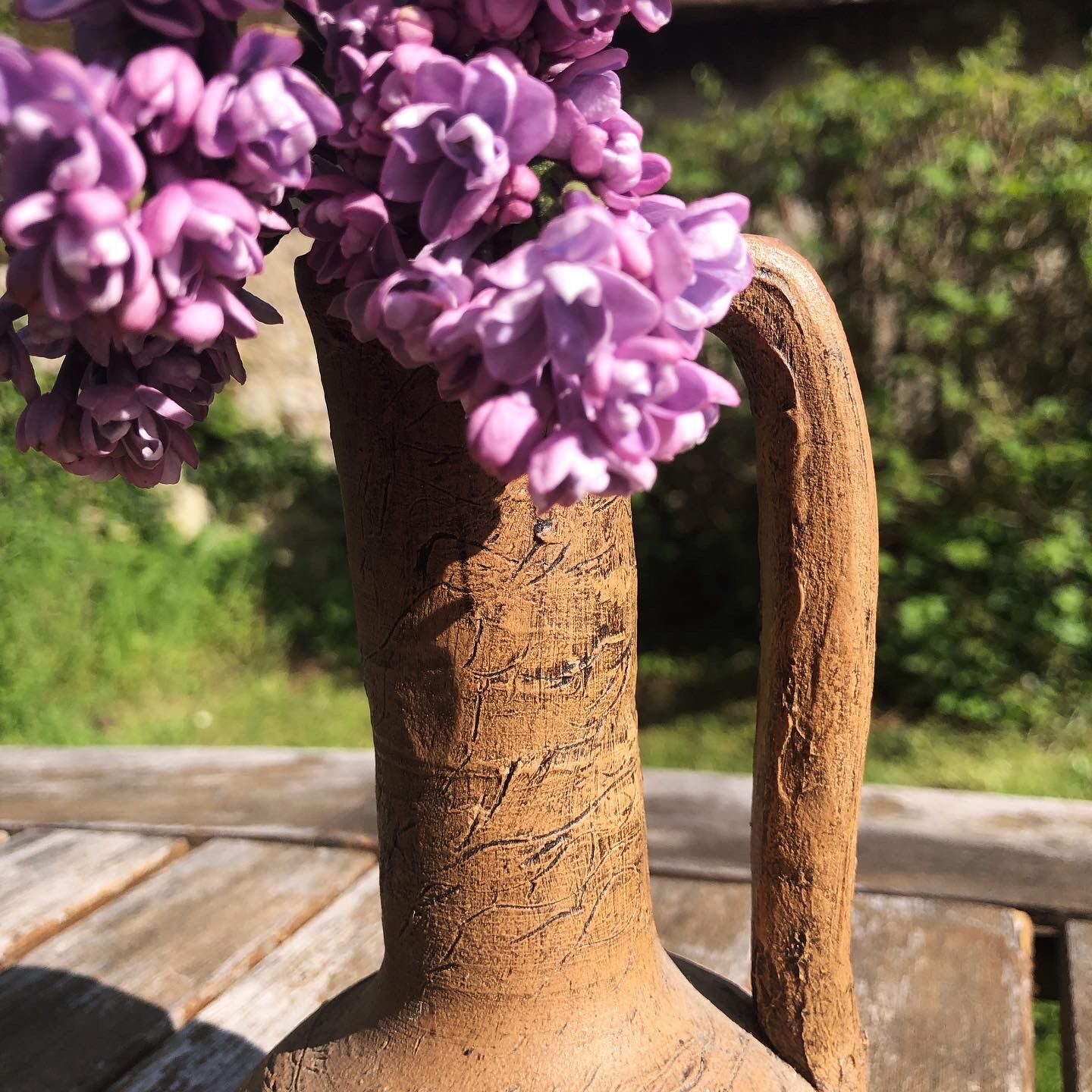 Brutalist sandstone soliflora