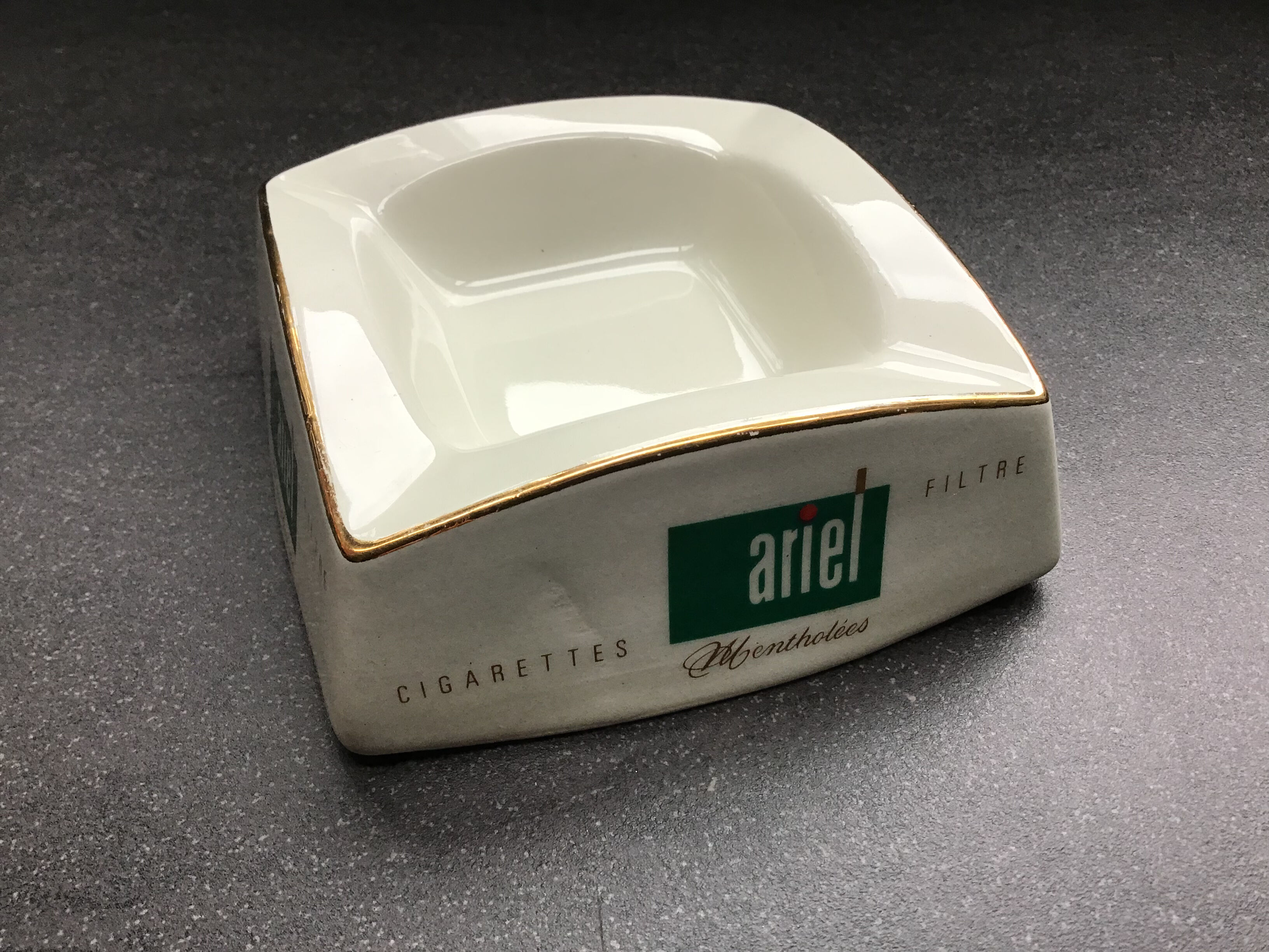 Ariel cigarette advertising ashtray - Faïencerie de Longchamp