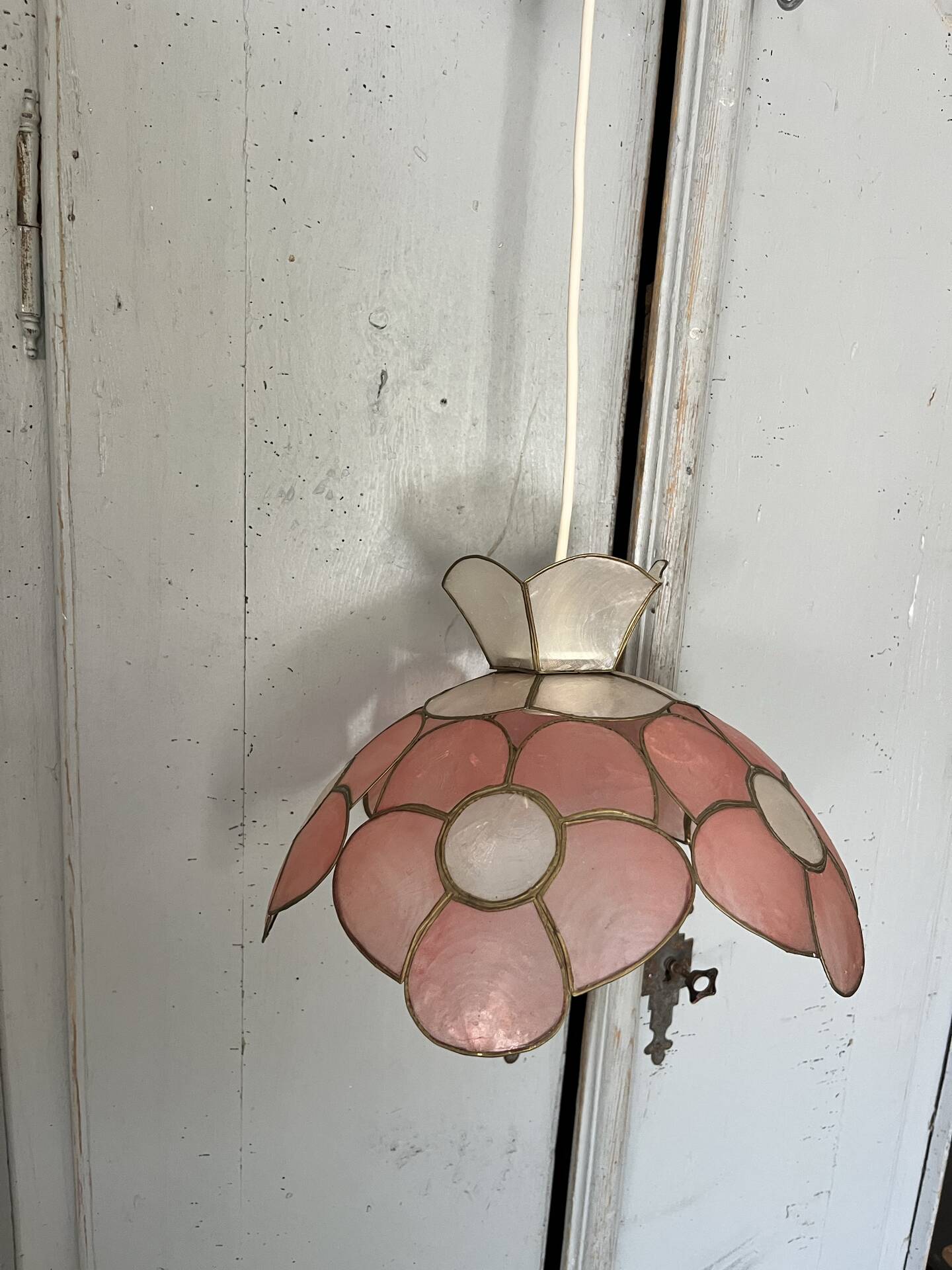 Mother-of-pearl pendant