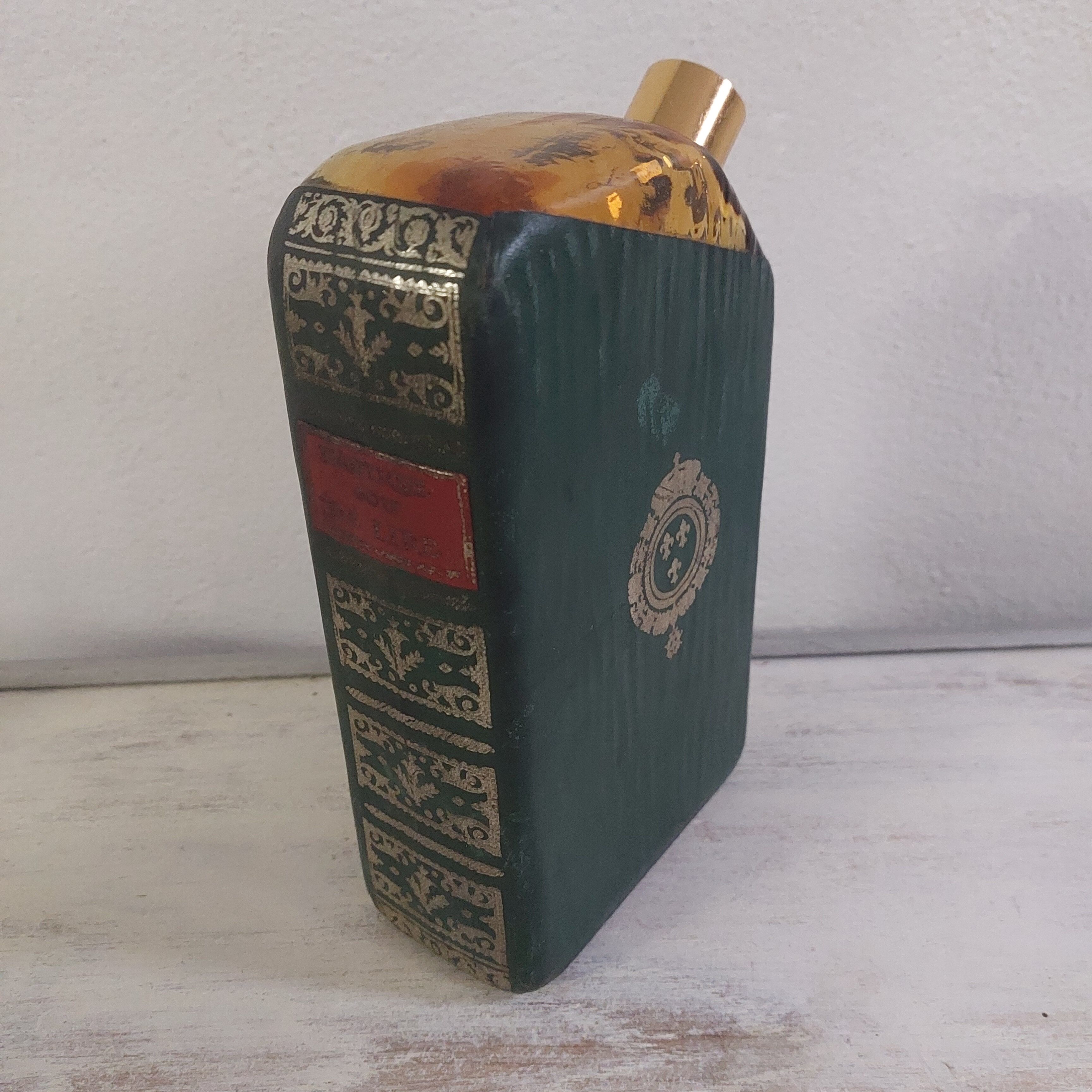 Thick amber glass bottle