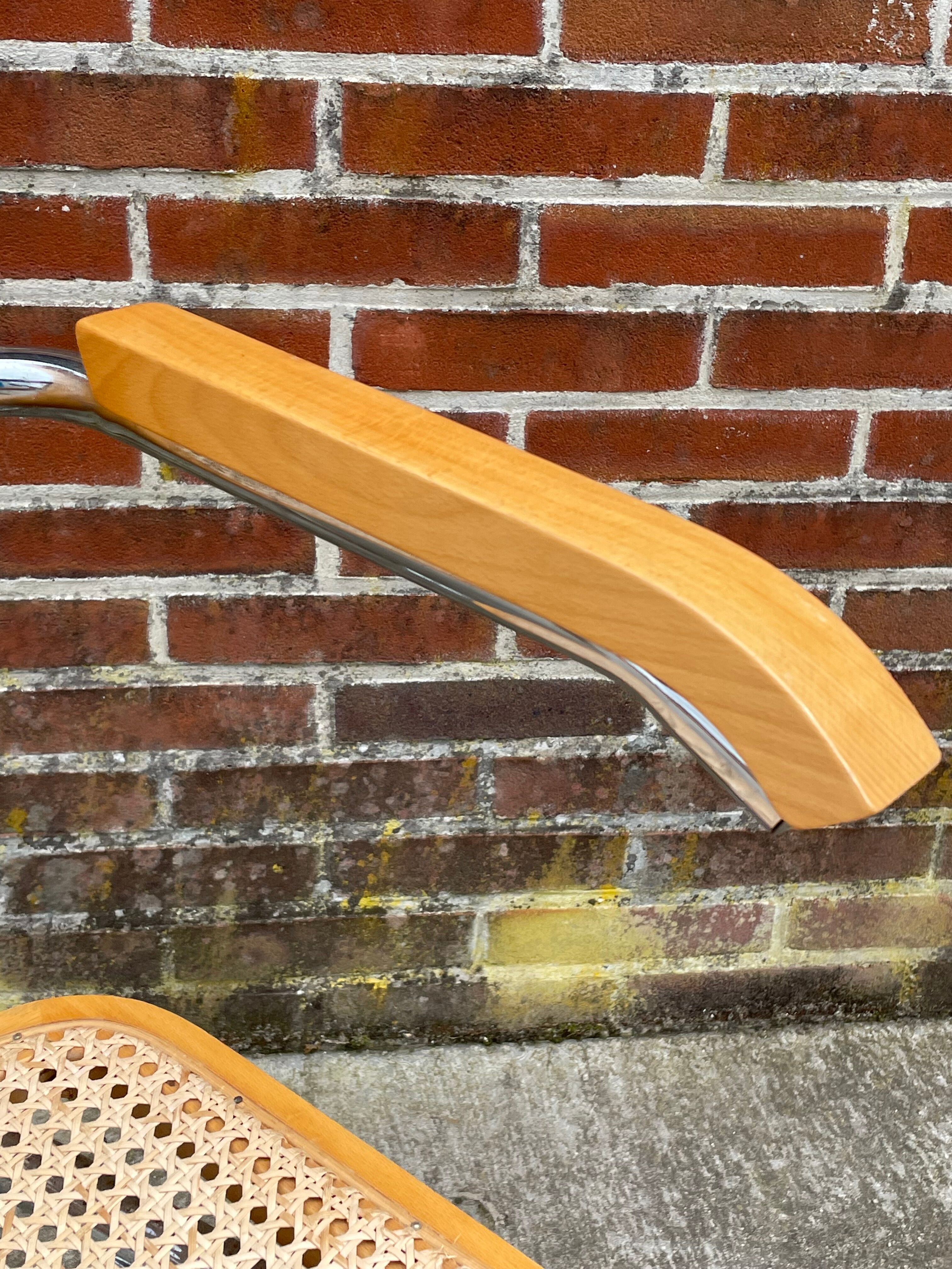 Cesca chair B64 with armrests by Marcel Breuer Design