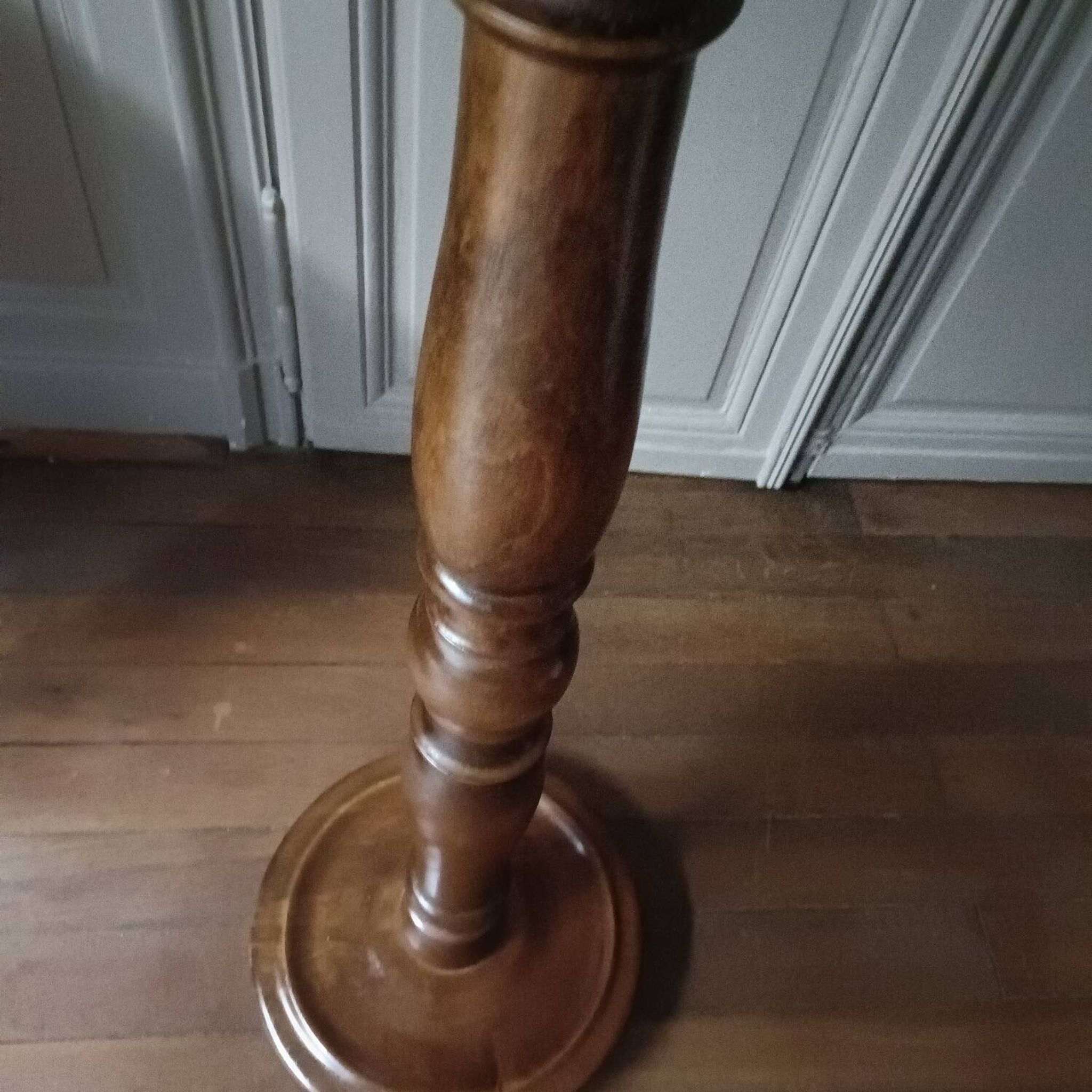 Sellette, porte-plante en bois tourné