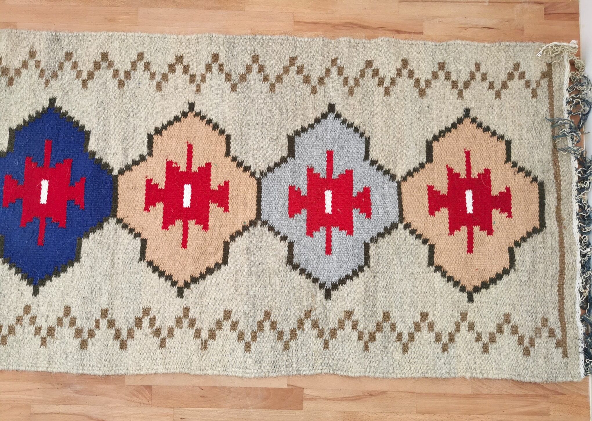 Double-sided handmade wool carpet