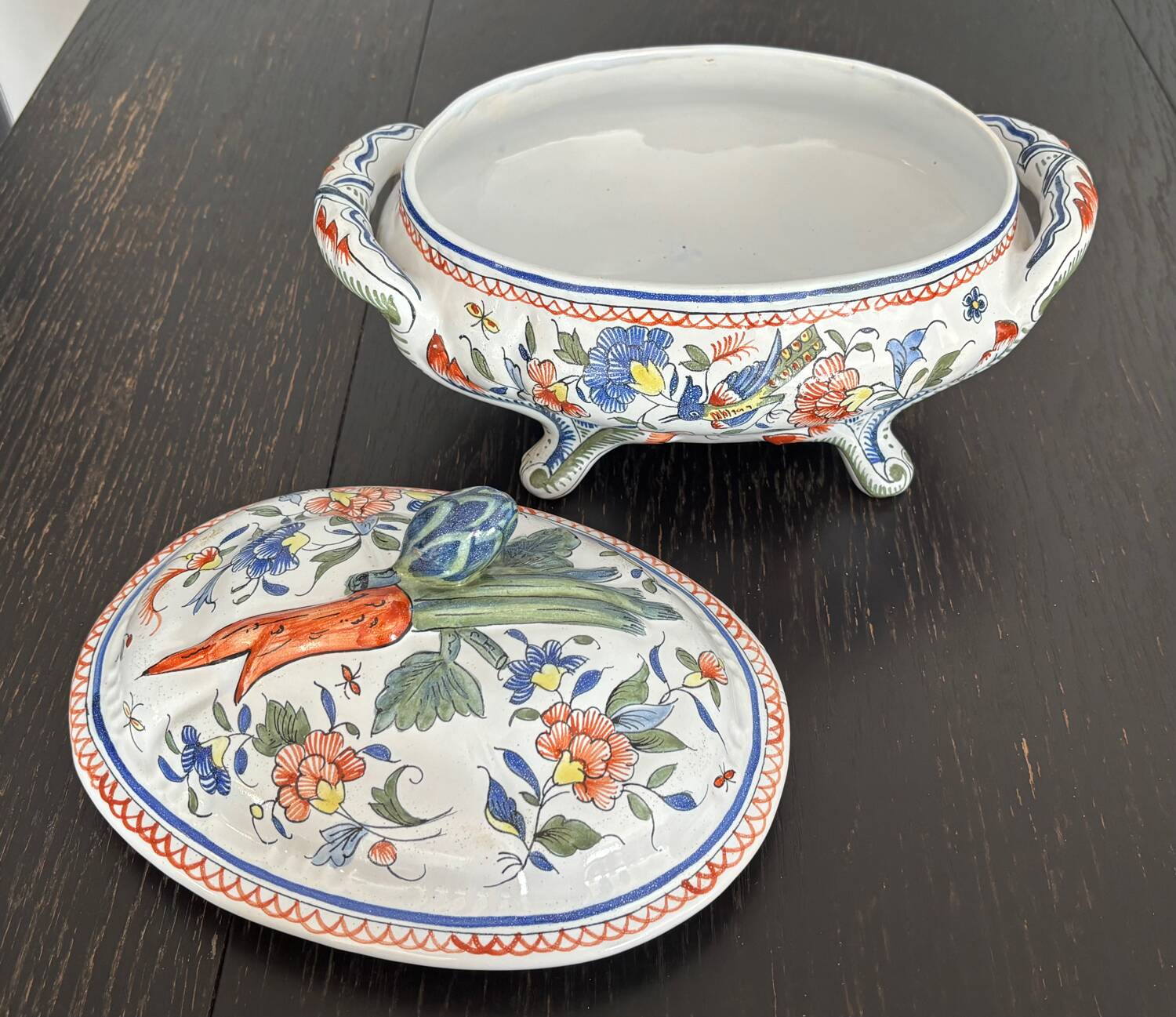 Moustiers Lallier set: soup tureen and matching 40cm dish