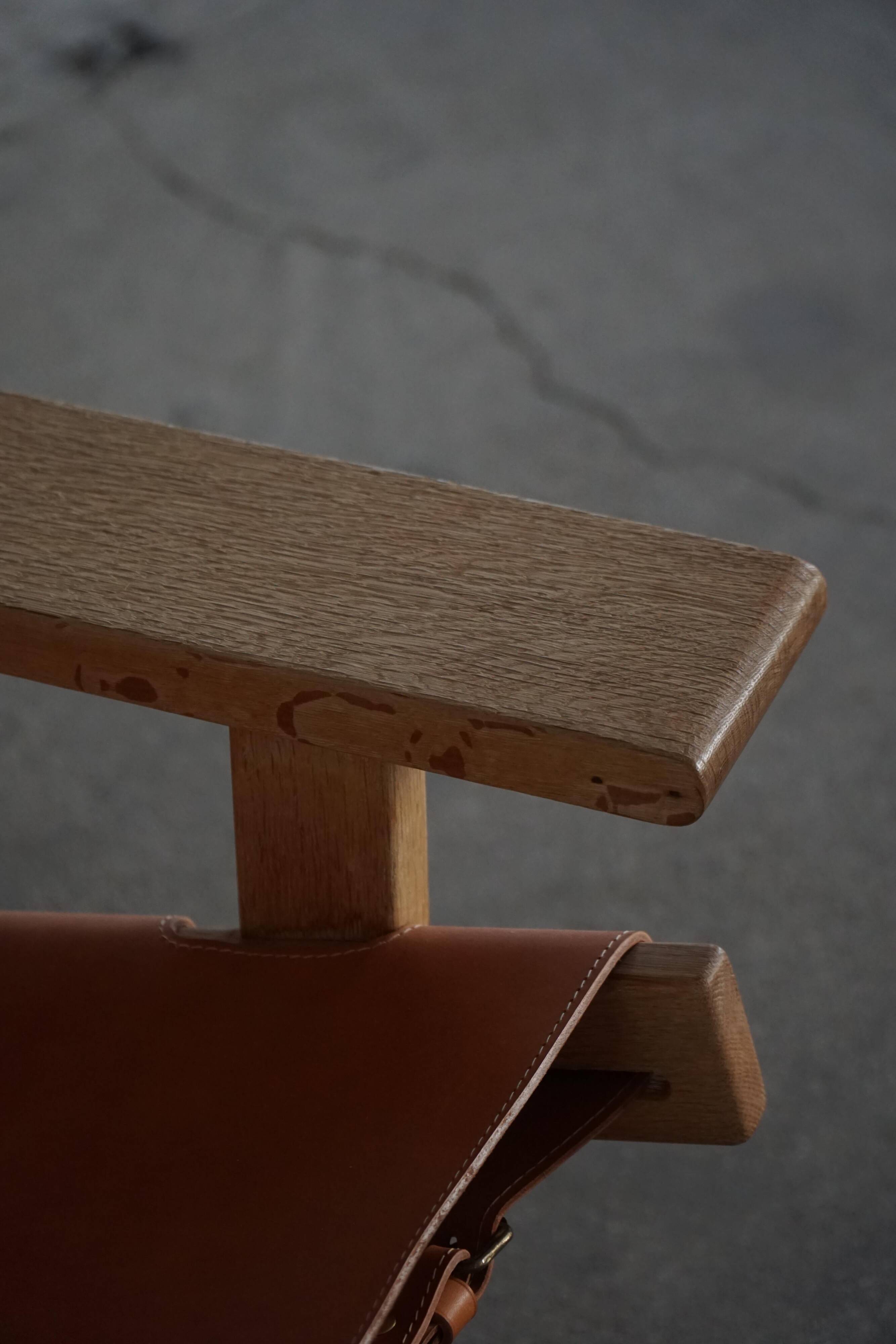 Pair of oak and leather hunting chairs by Kurt Østervig, modern Danish style from the 1960s.