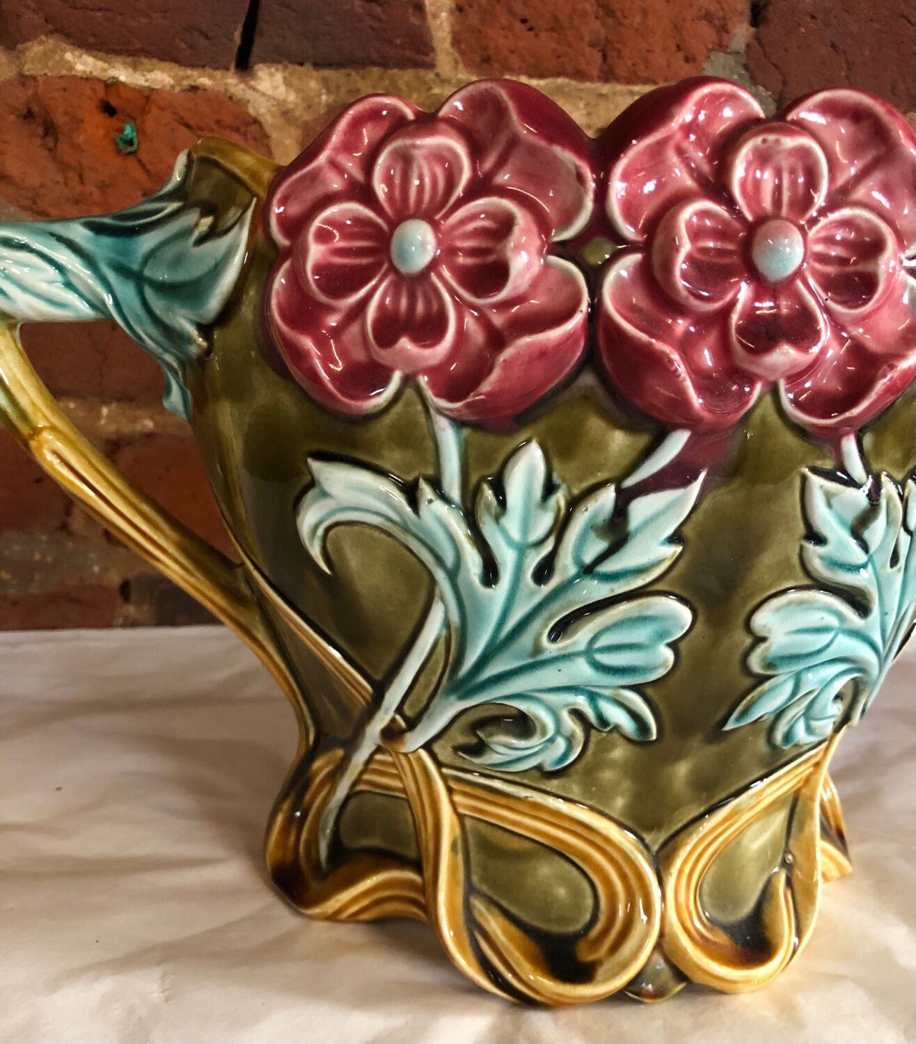 Onnaing earthenware cache pot