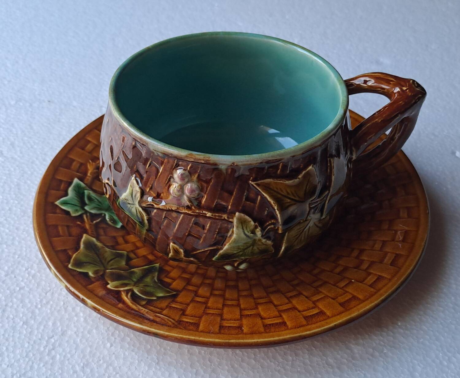 Tasse à déjeuner en barbotine