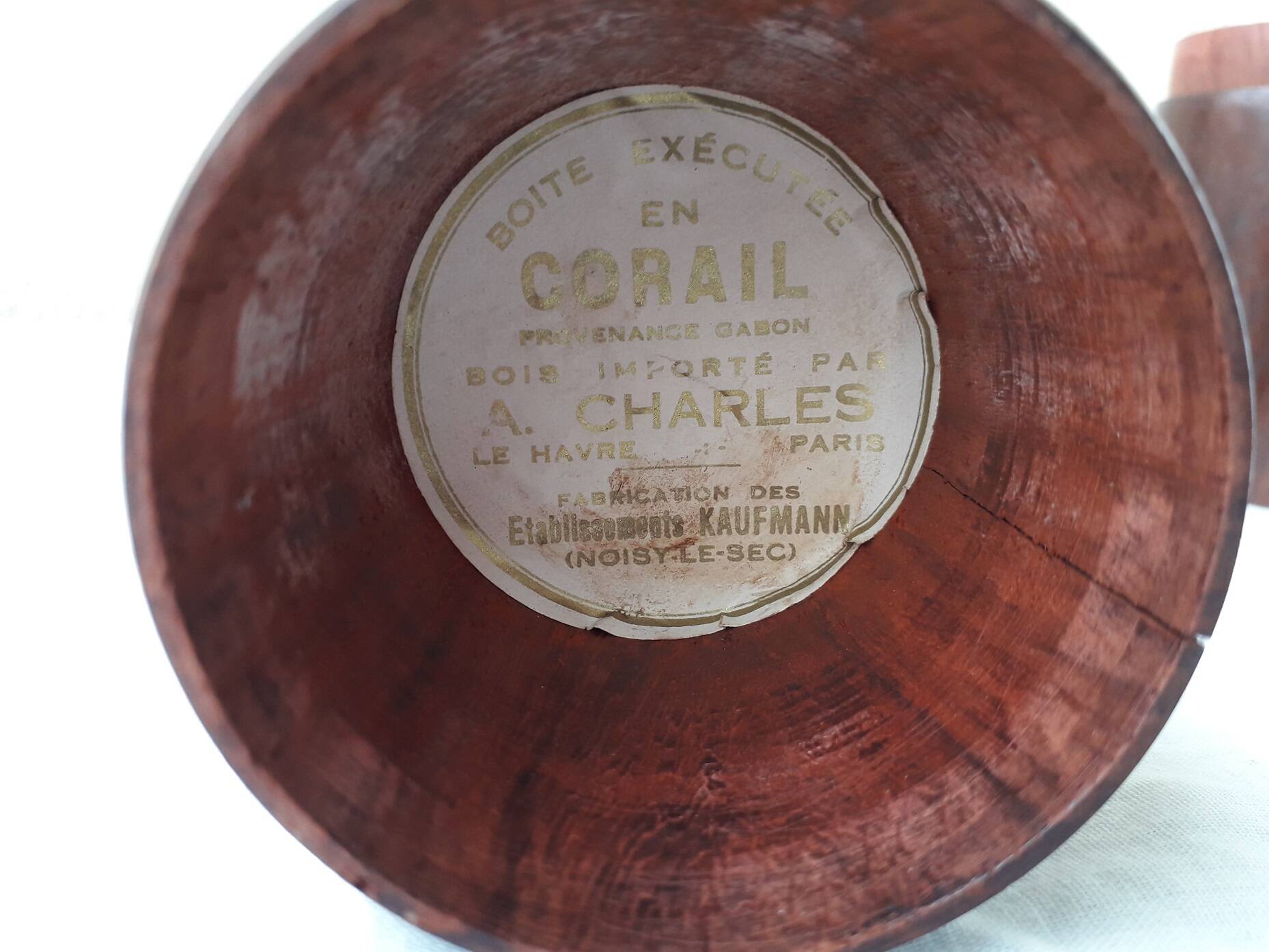 Cylindrical wooden box